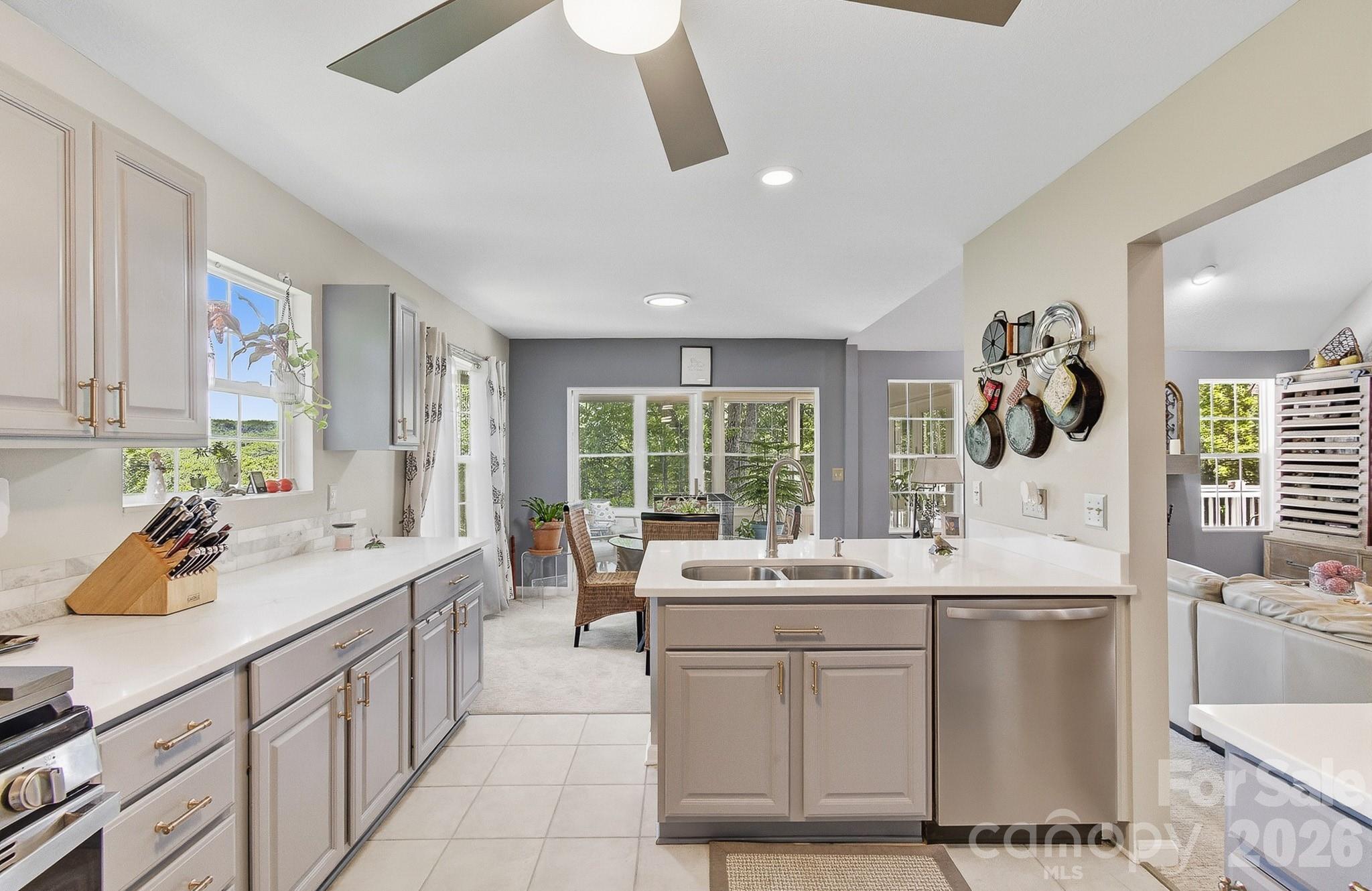 28 Secretariat Drive — Hendersonville