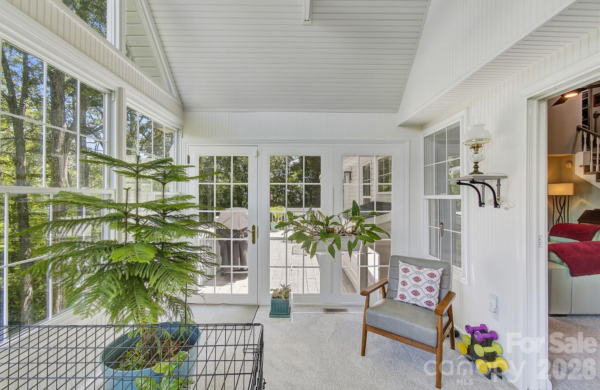 28 Secretariat Drive — Hendersonville