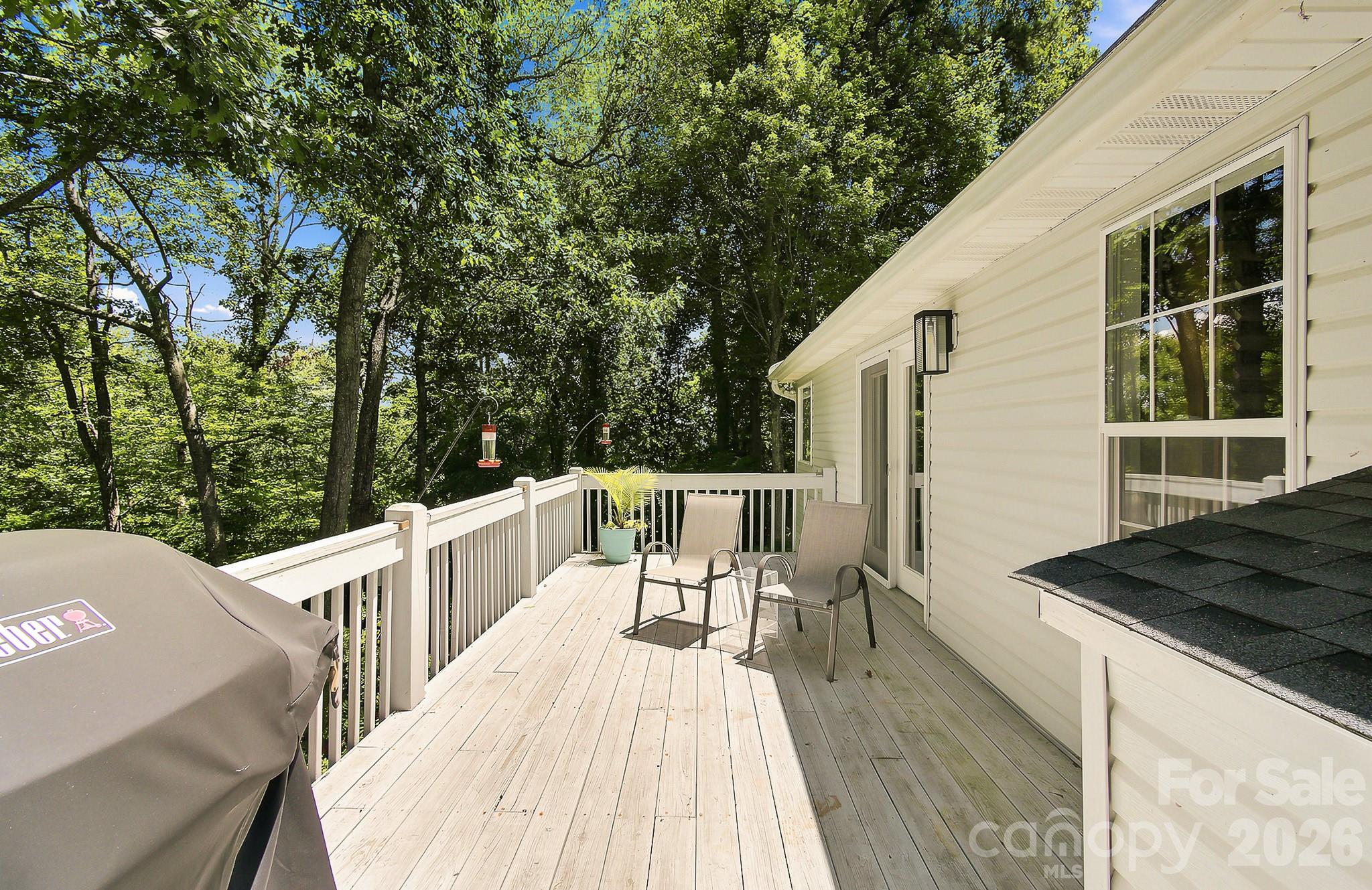 28 Secretariat Drive — Hendersonville