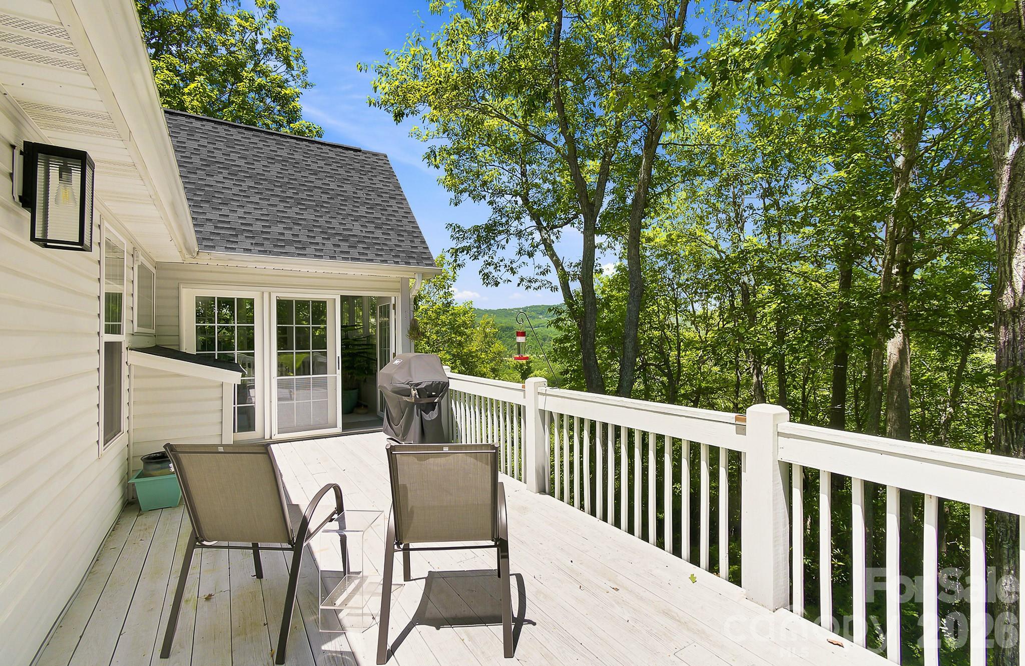 28 Secretariat Drive — Hendersonville