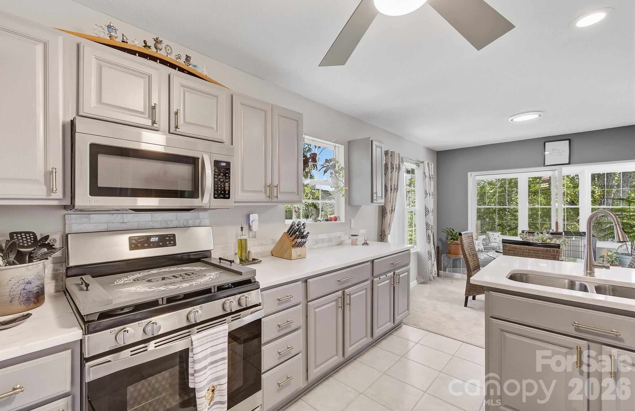 28 Secretariat Drive — Hendersonville