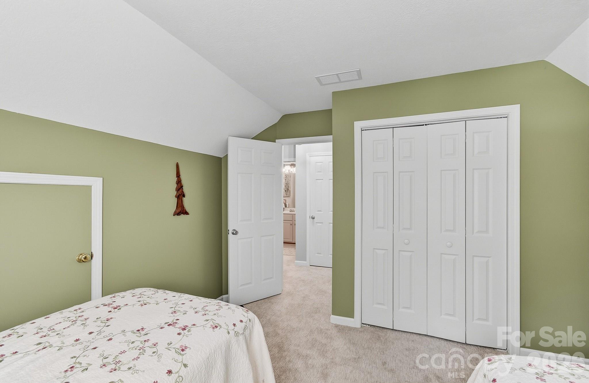 28 Secretariat Drive — Hendersonville