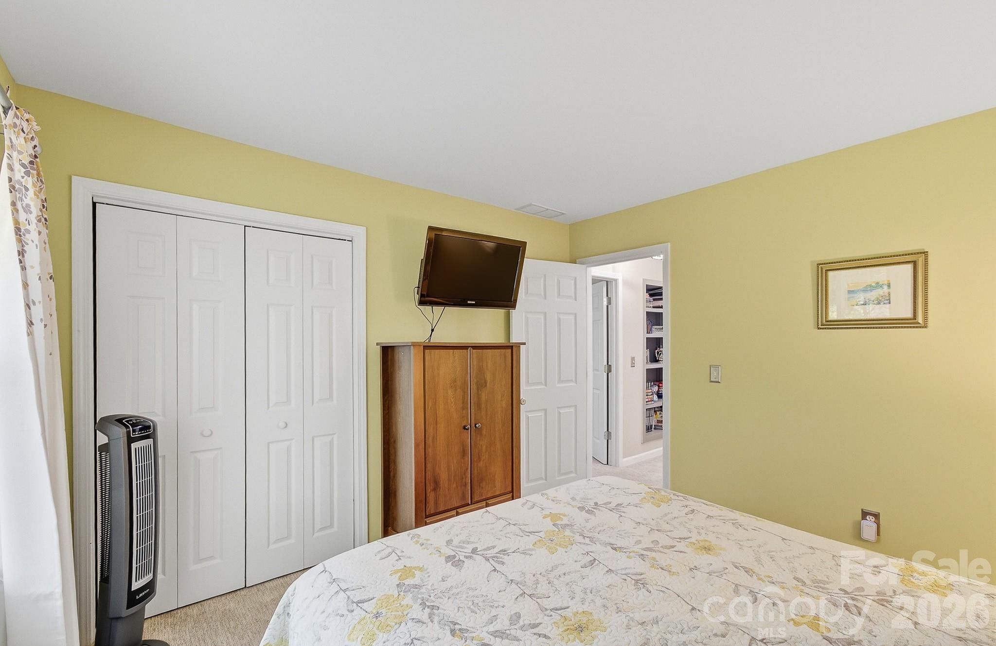 28 Secretariat Drive — Hendersonville