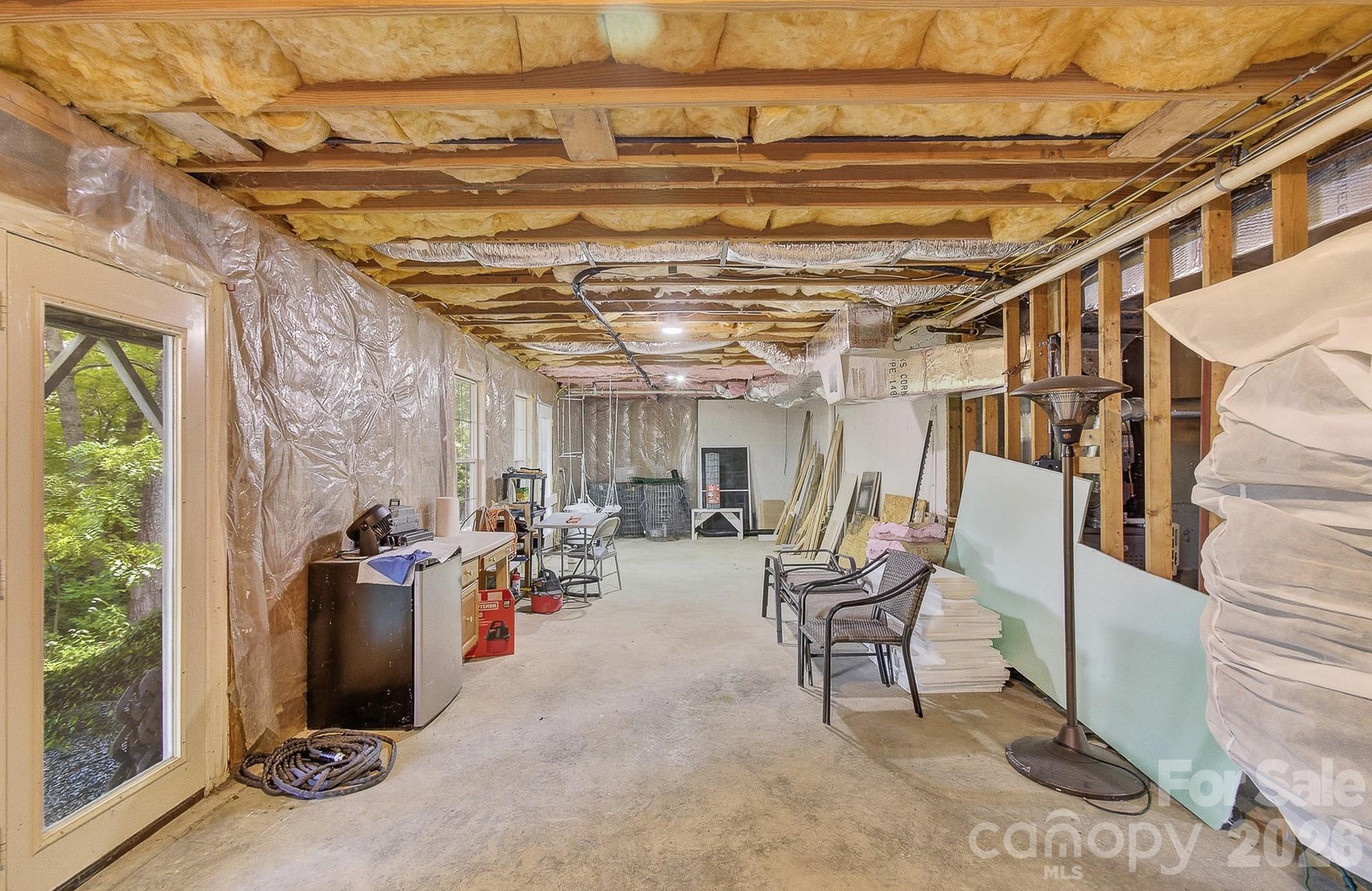 28 Secretariat Drive — Hendersonville