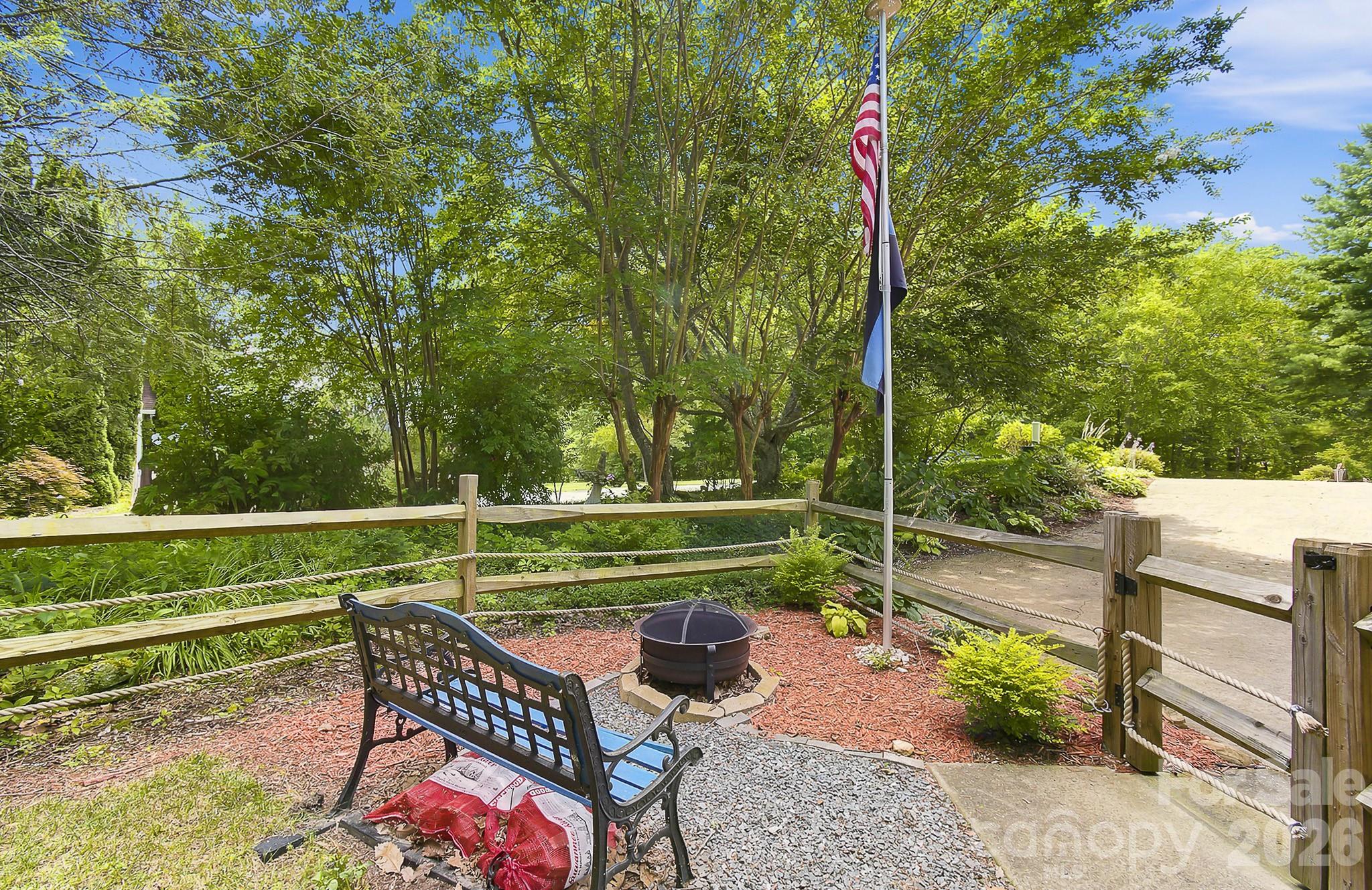 28 Secretariat Drive — Hendersonville