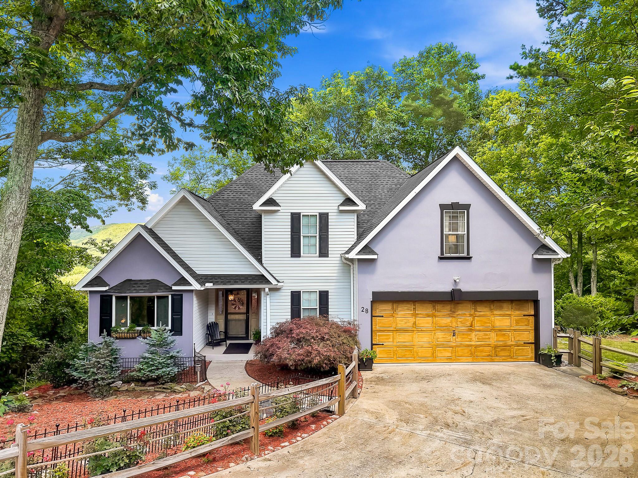 28 Secretariat Drive — Hendersonville