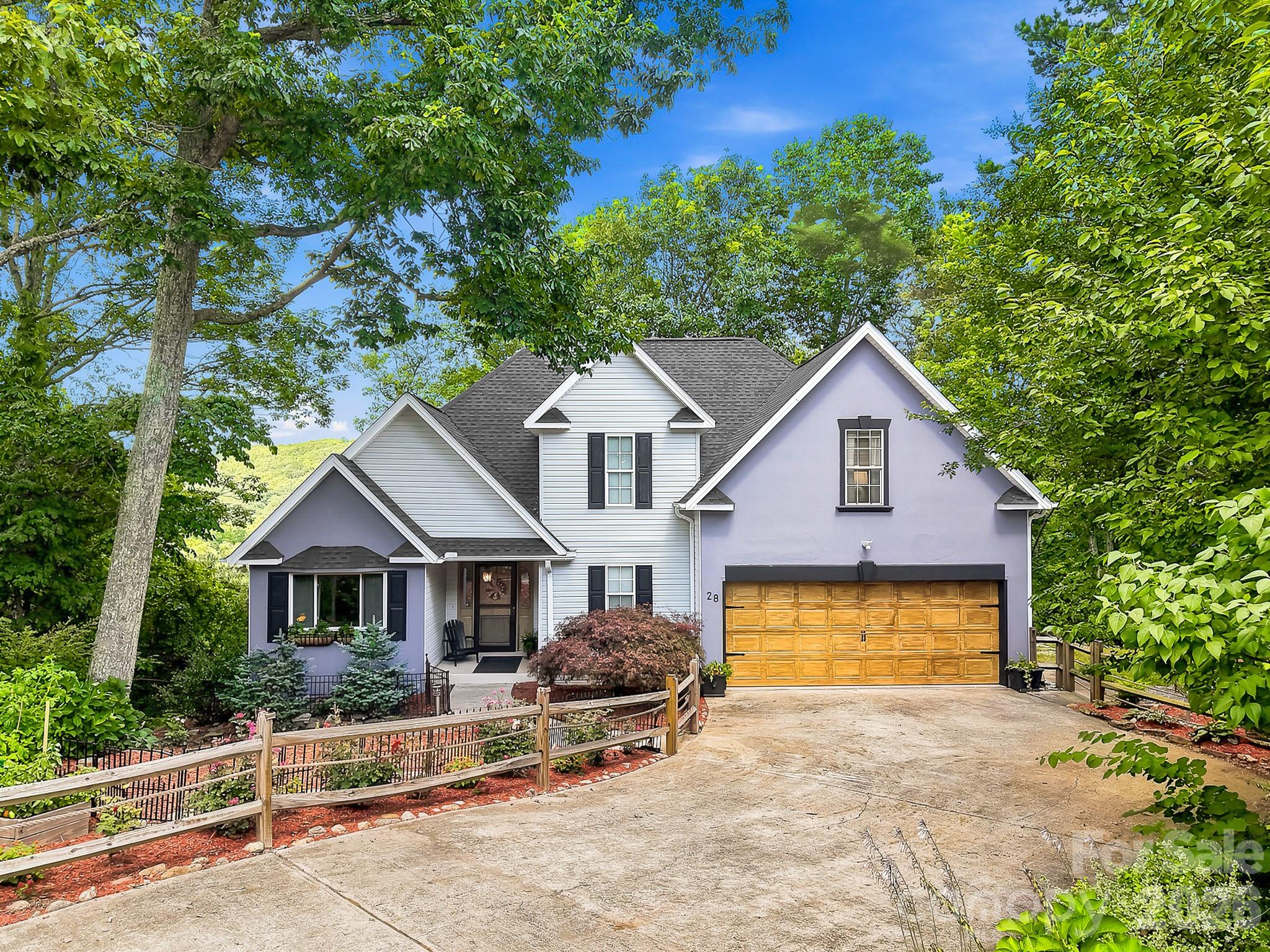 28 Secretariat Drive — Hendersonville