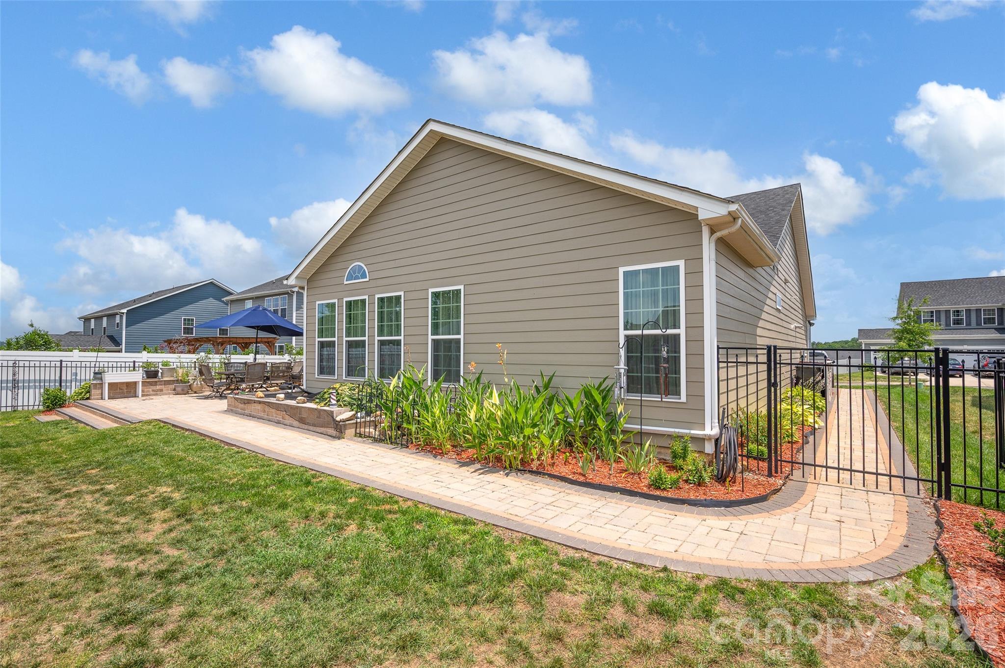 11216 Vanguard Parkway #395 — Huntersville