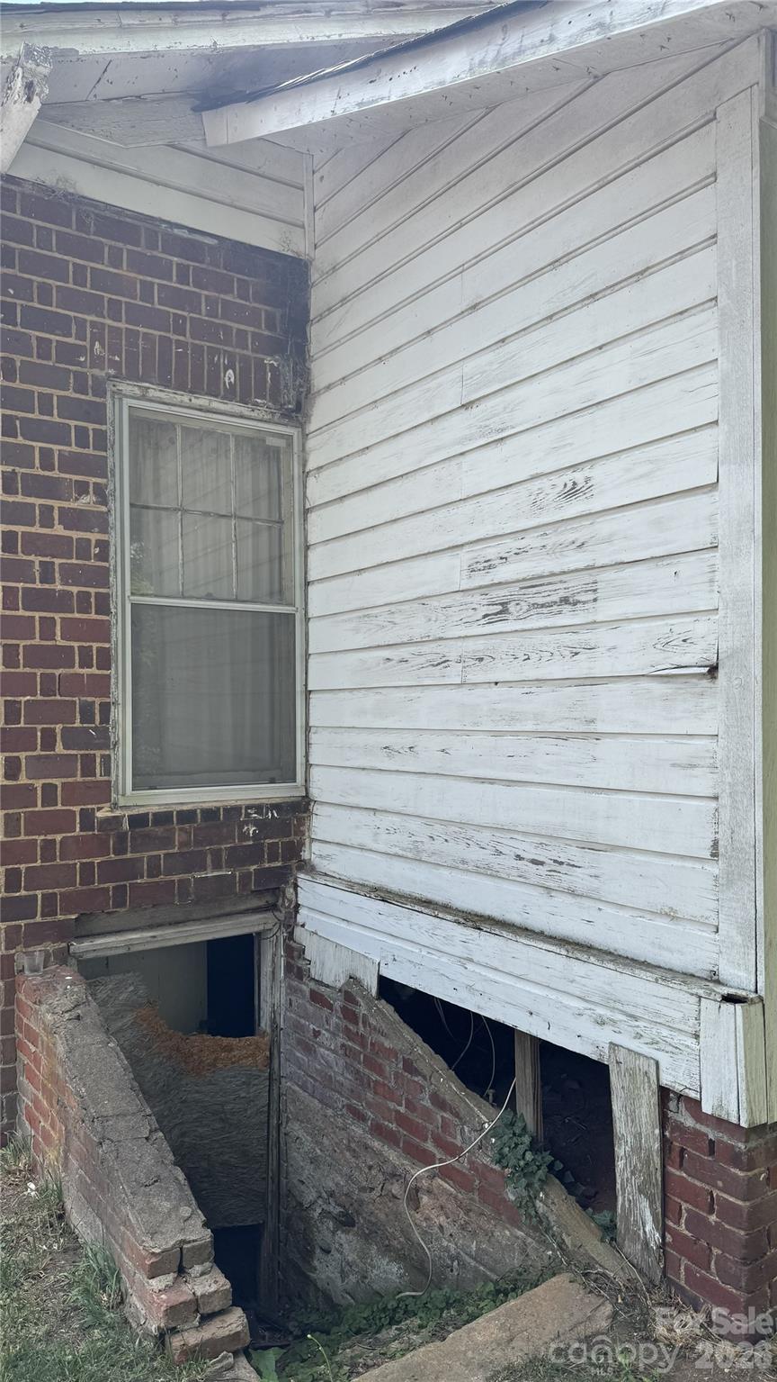 317 N Washington Street — Shelby
