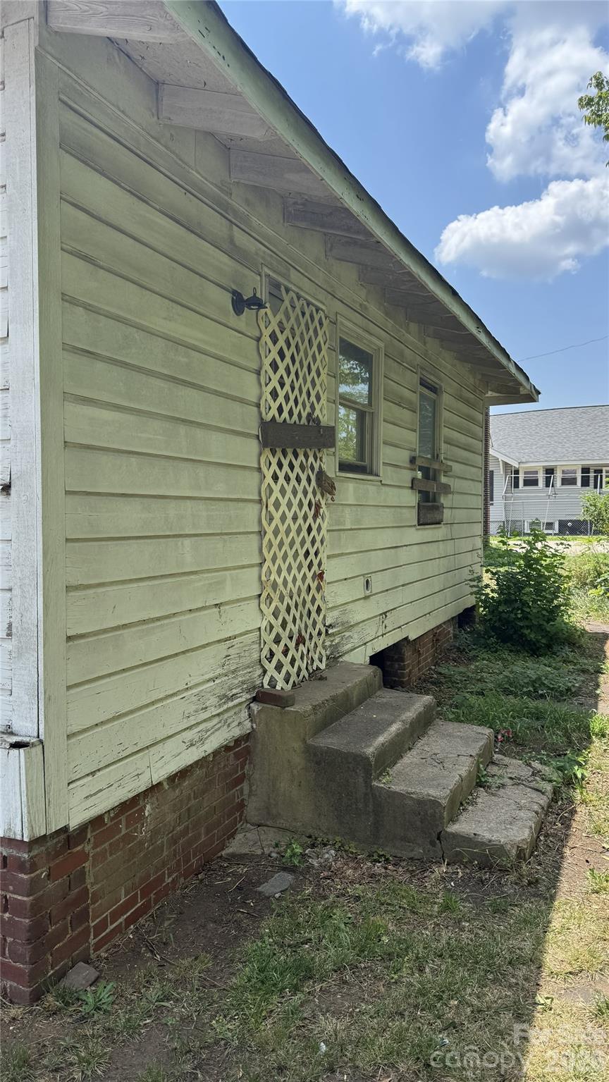 317 N Washington Street — Shelby