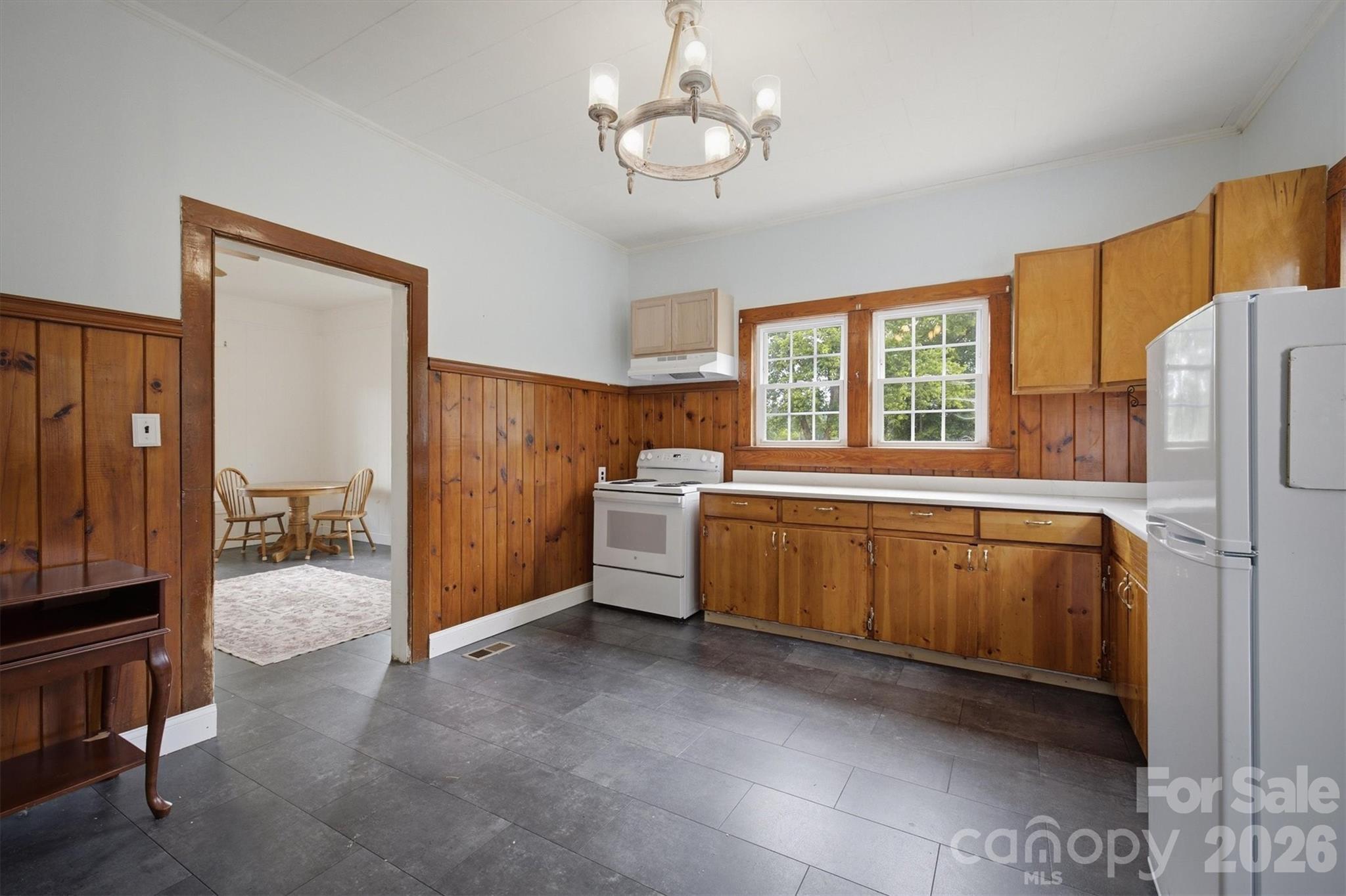 302 Catawba Avenue — Hickory