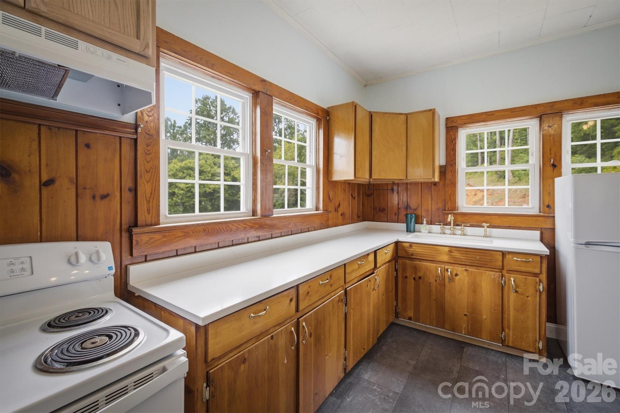 302 Catawba Avenue — Hickory