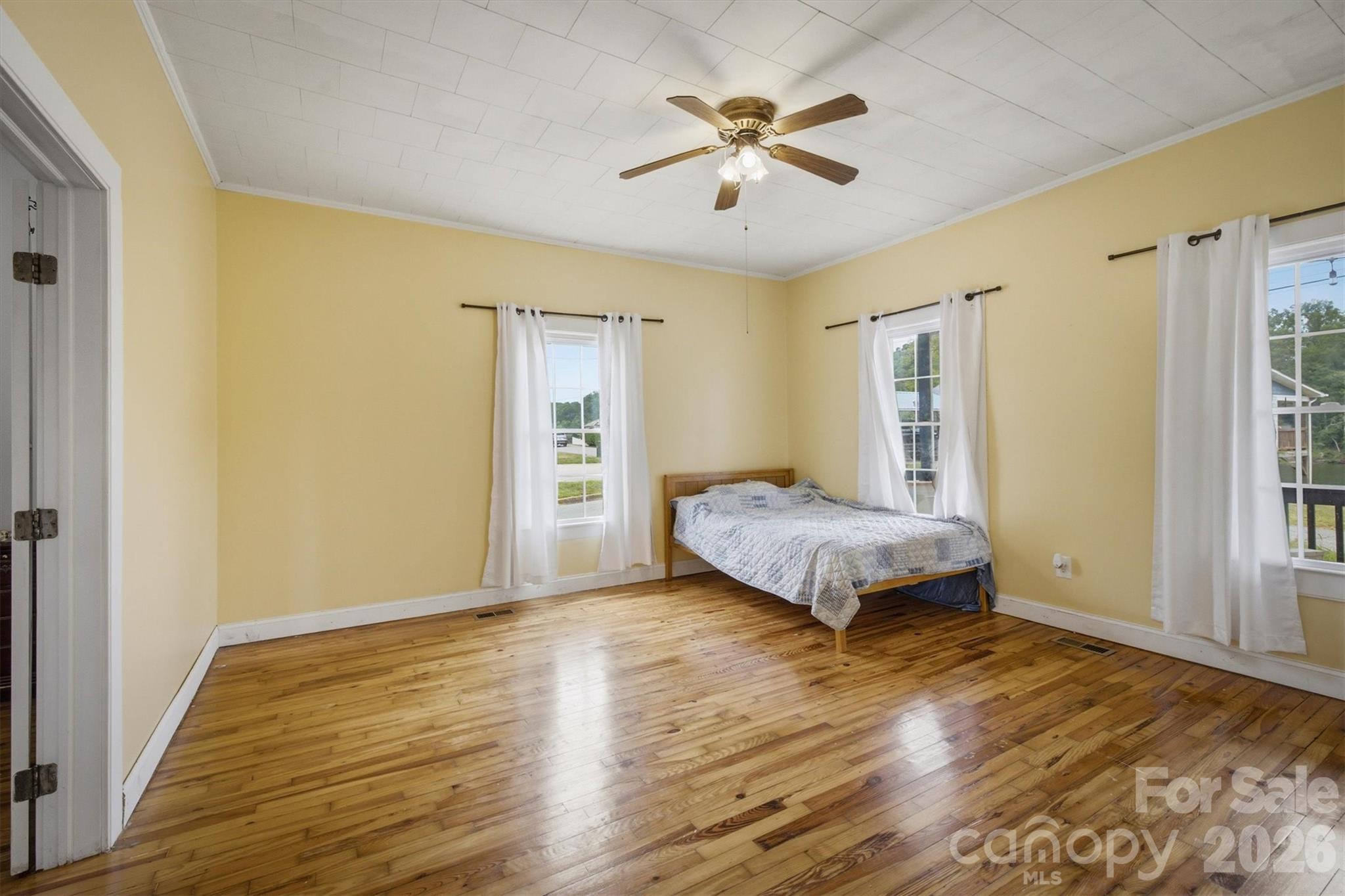 302 Catawba Avenue — Hickory