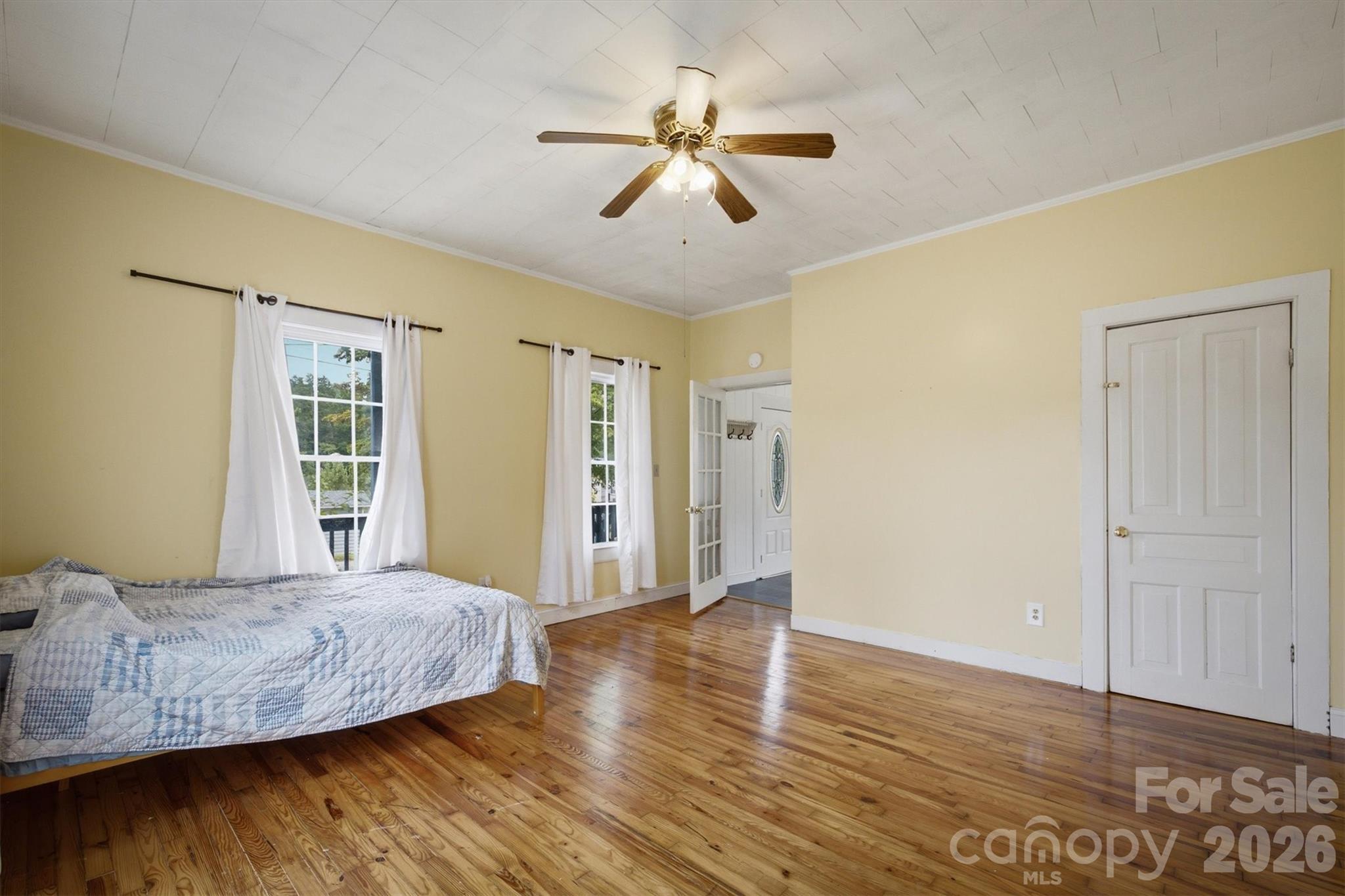 302 Catawba Avenue — Hickory