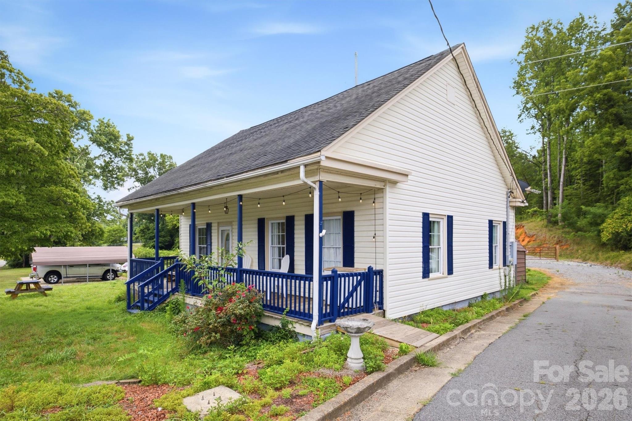 302 Catawba Avenue — Hickory