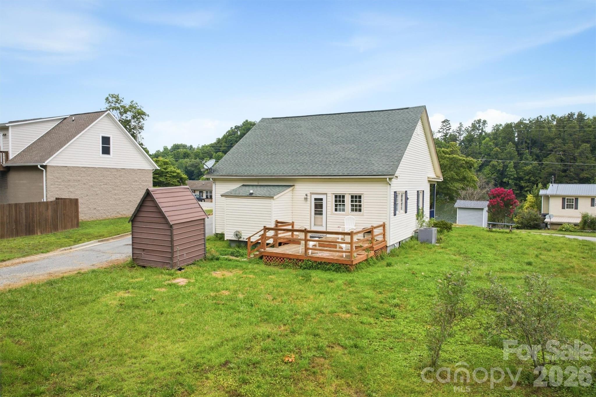 302 Catawba Avenue — Hickory