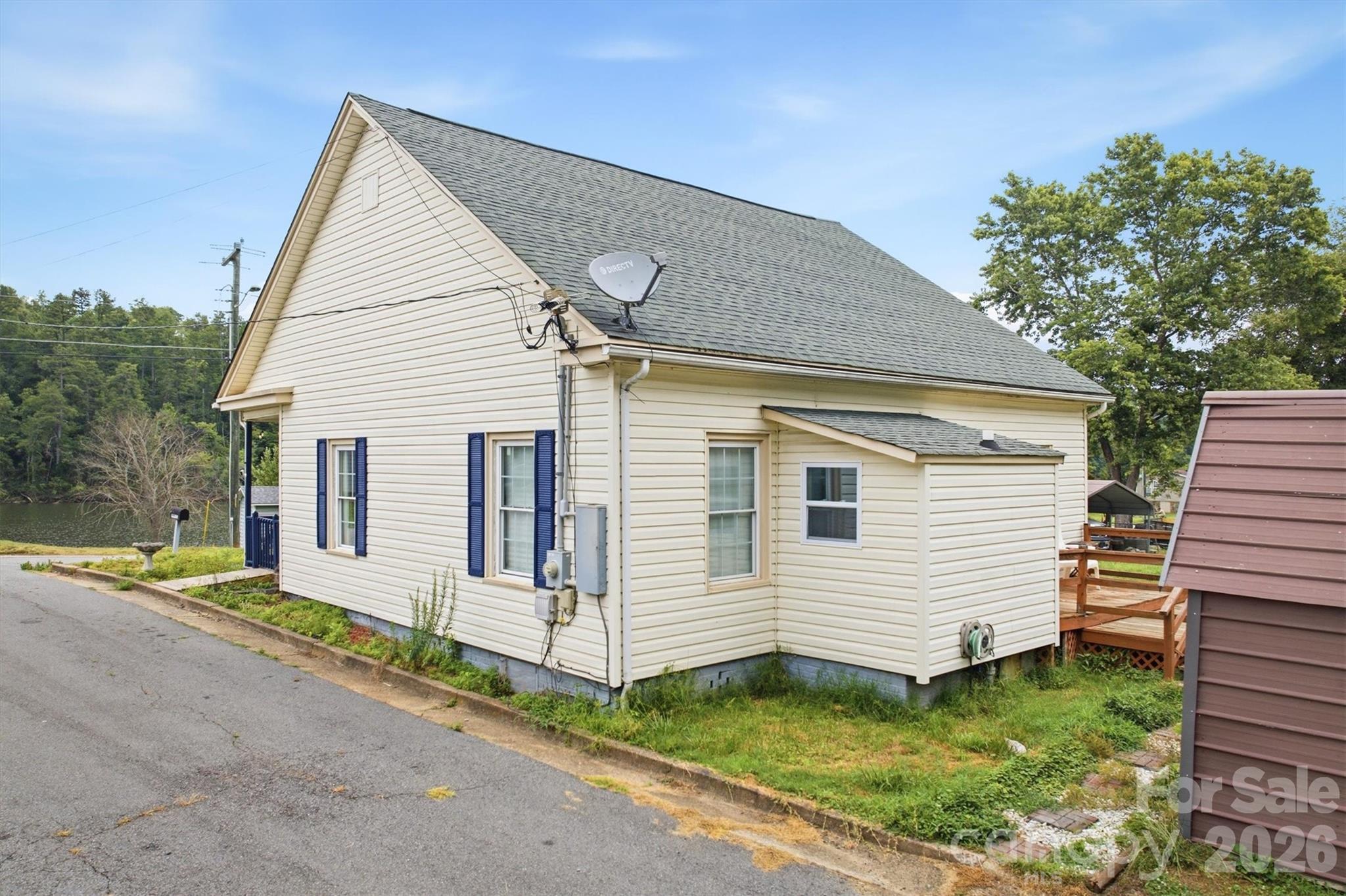 302 Catawba Avenue — Hickory