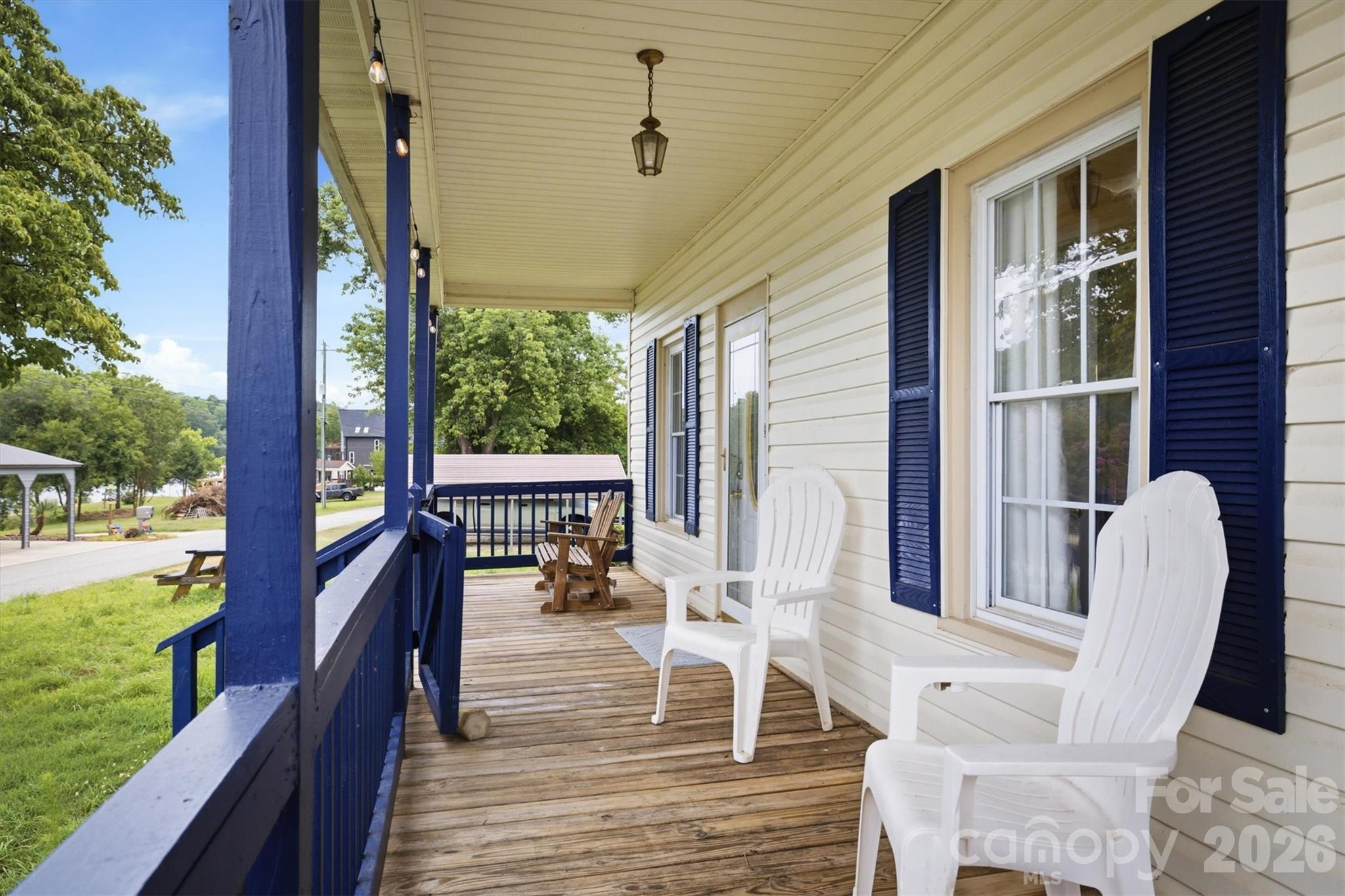302 Catawba Avenue — Hickory