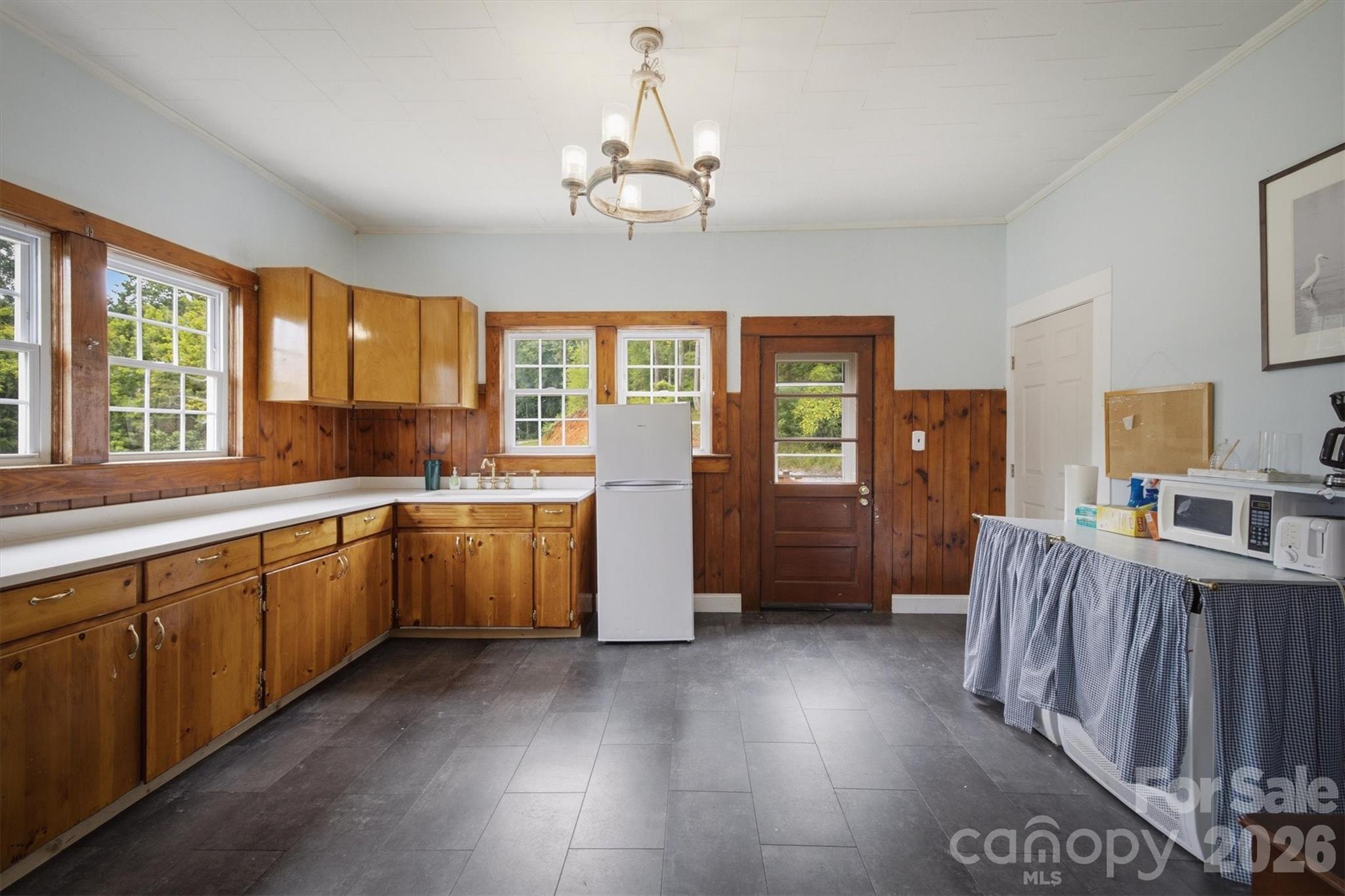 302 Catawba Avenue — Hickory
