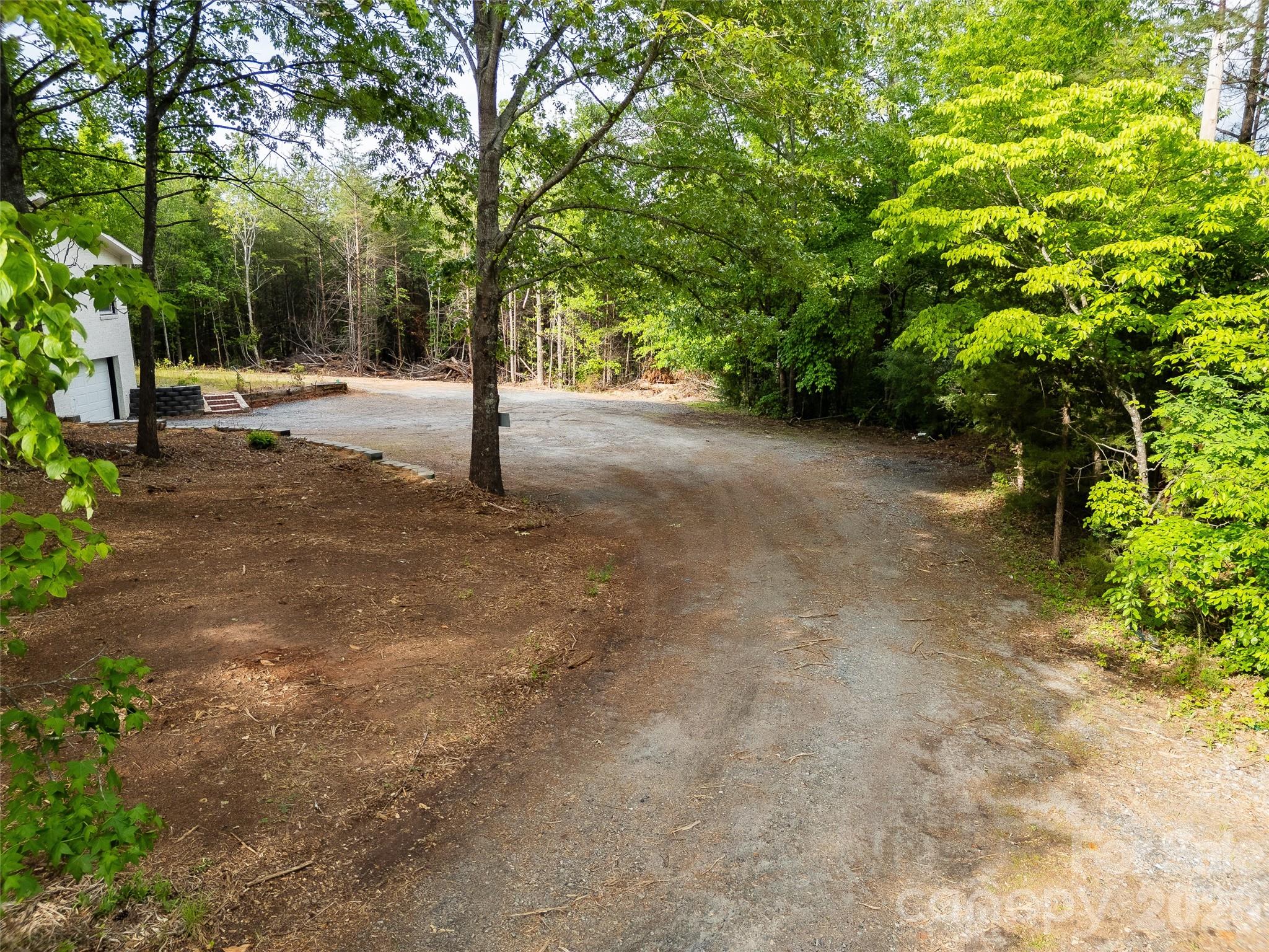 1335 Little Mountain Road — Columbus