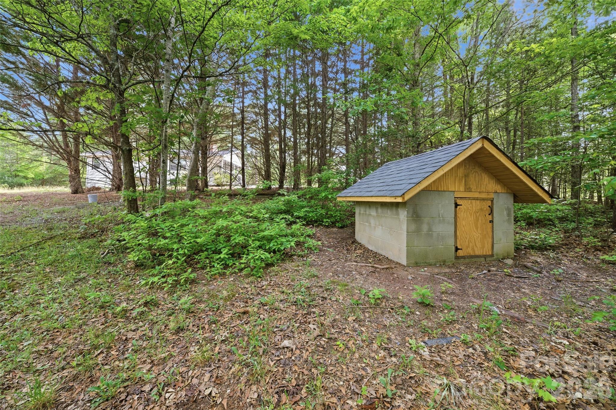 1335 Little Mountain Road — Columbus