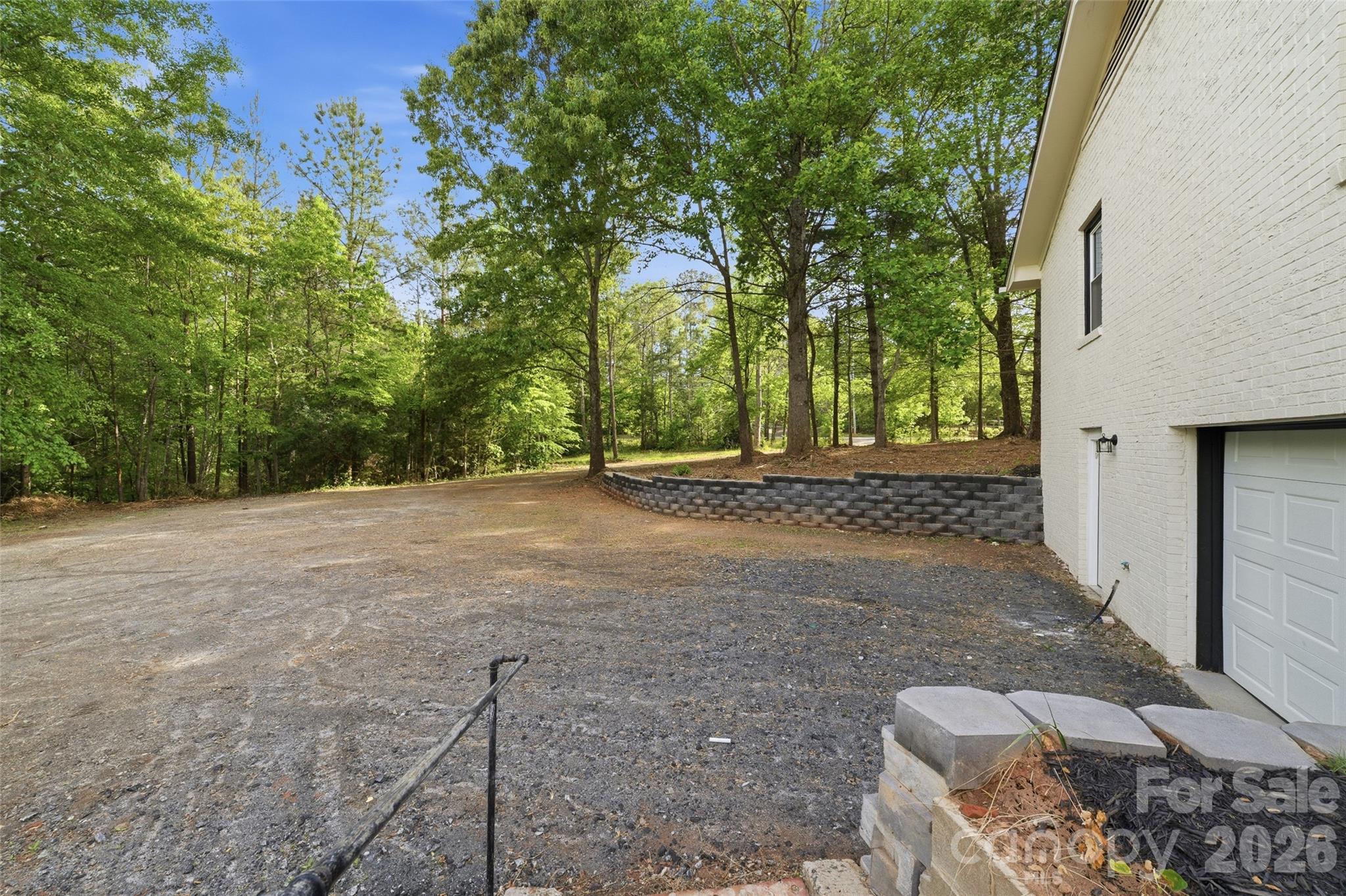 1335 Little Mountain Road — Columbus