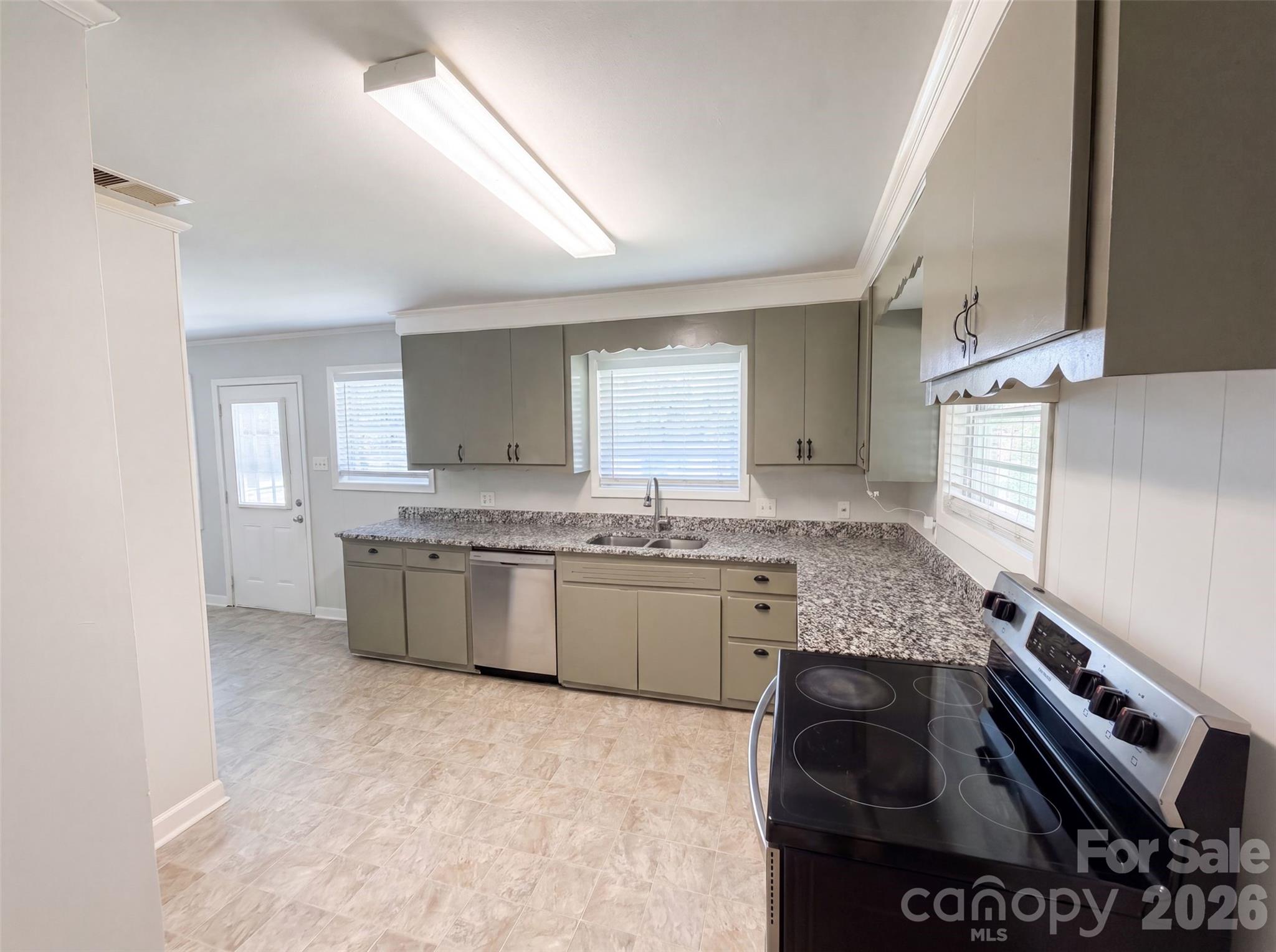 608 E Ryder Avenue — Landis