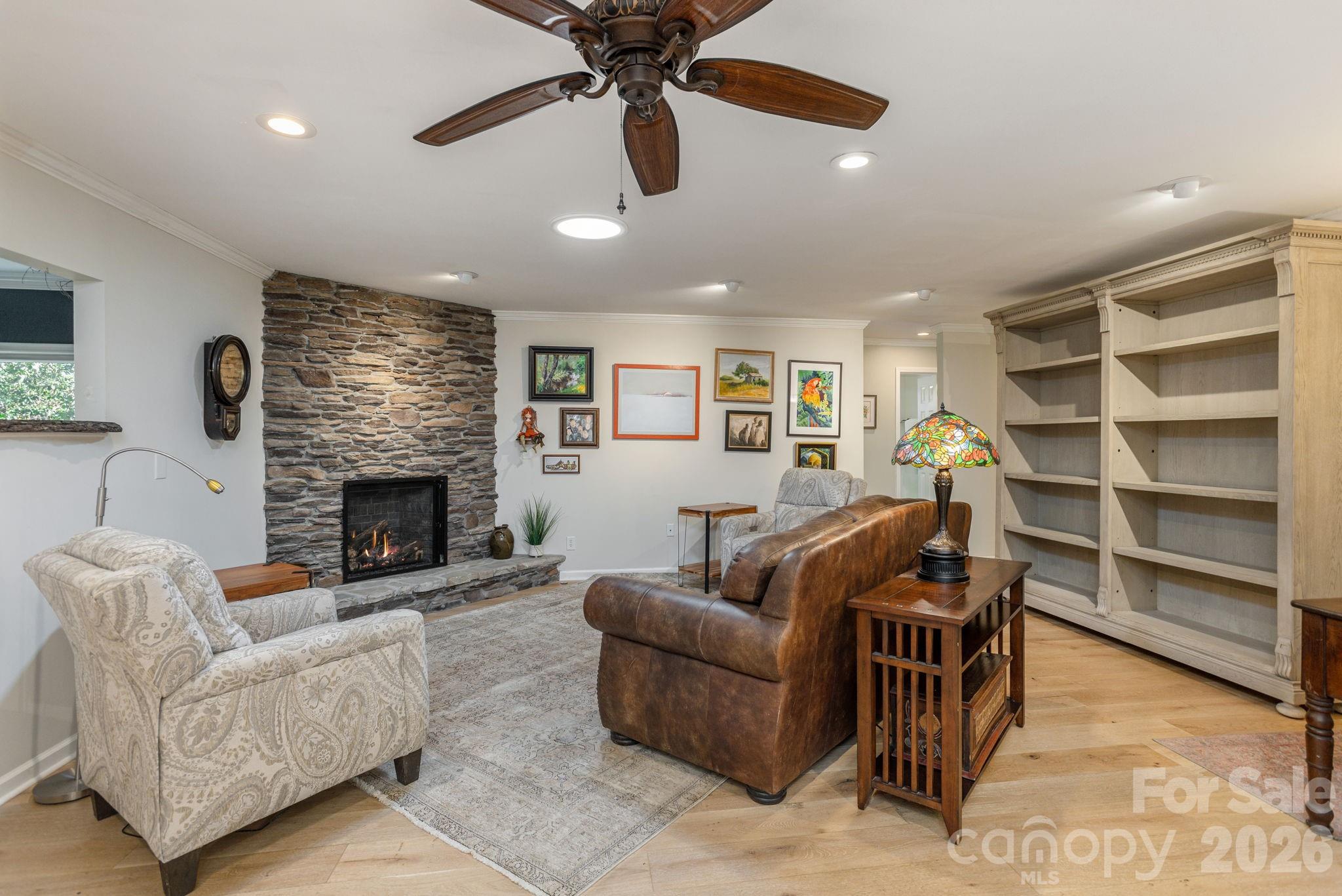 128 Camellia Way — Hendersonville