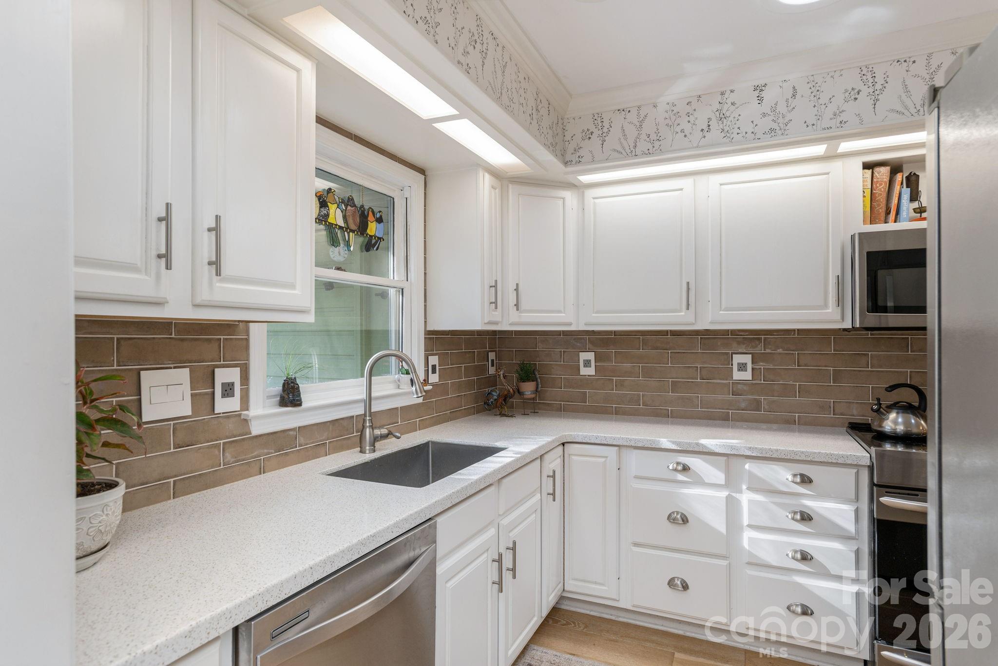 128 Camellia Way — Hendersonville