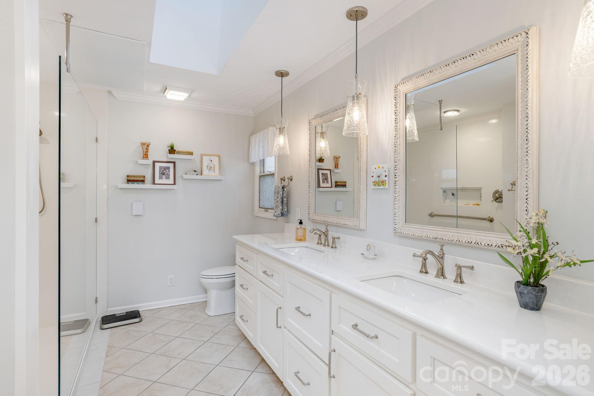 128 Camellia Way — Hendersonville