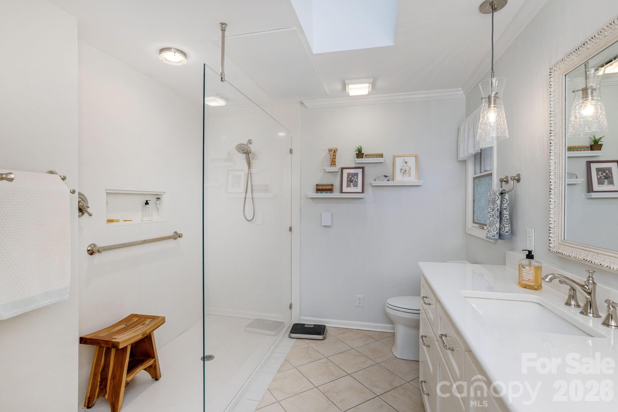 128 Camellia Way — Hendersonville