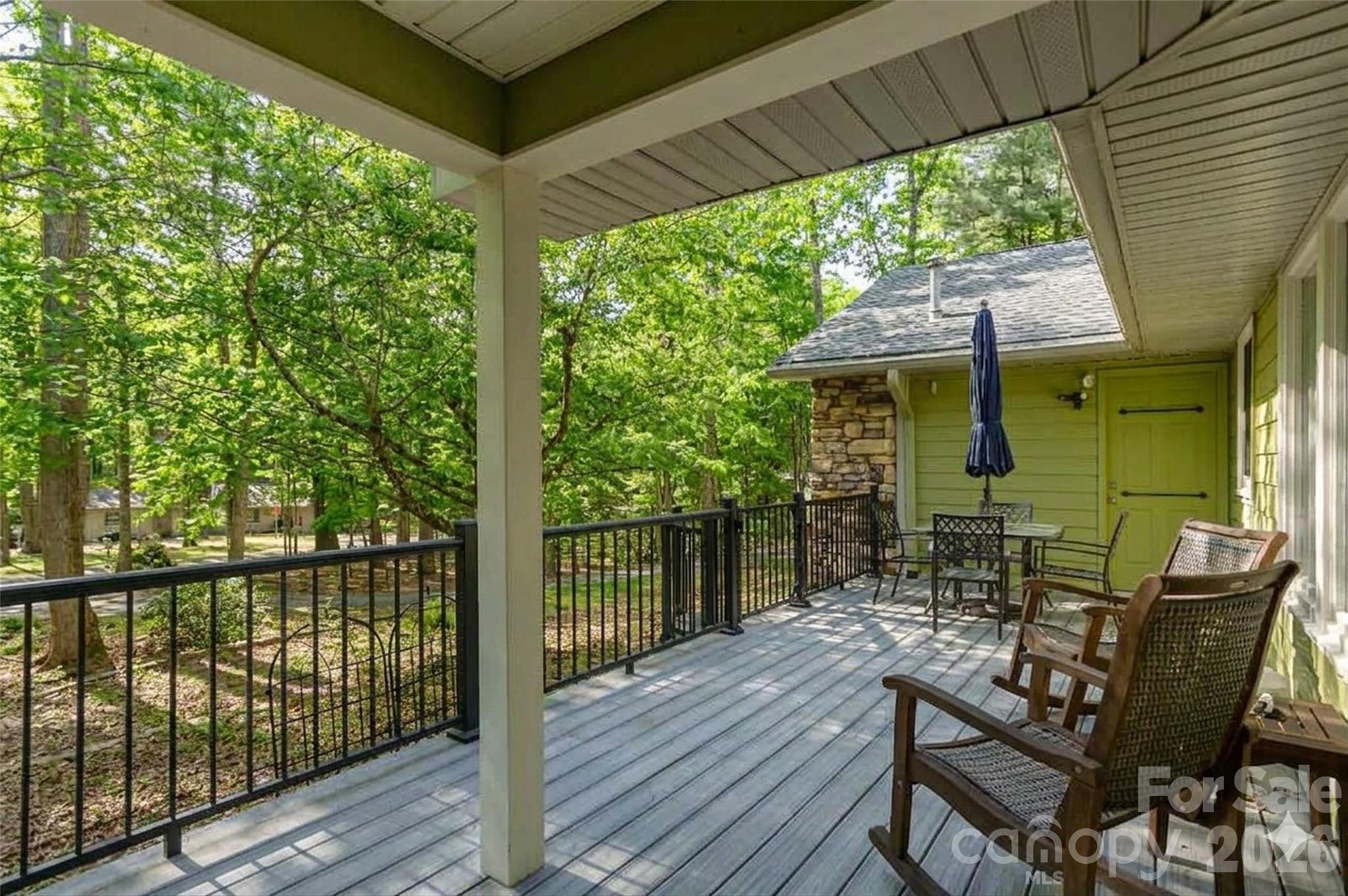 128 Camellia Way — Hendersonville