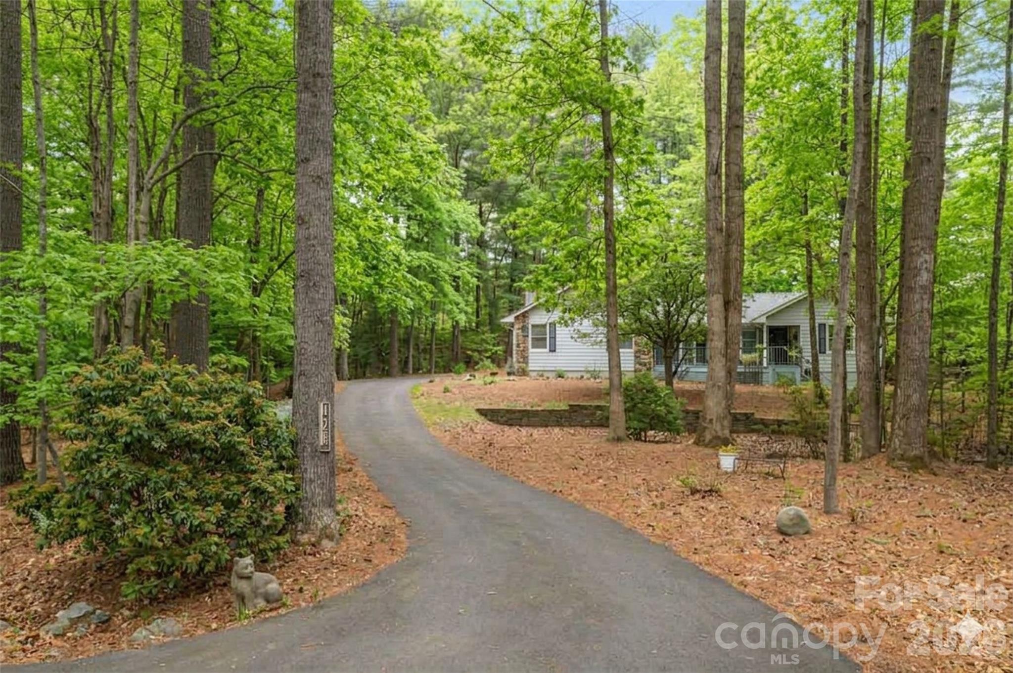 128 Camellia Way — Hendersonville