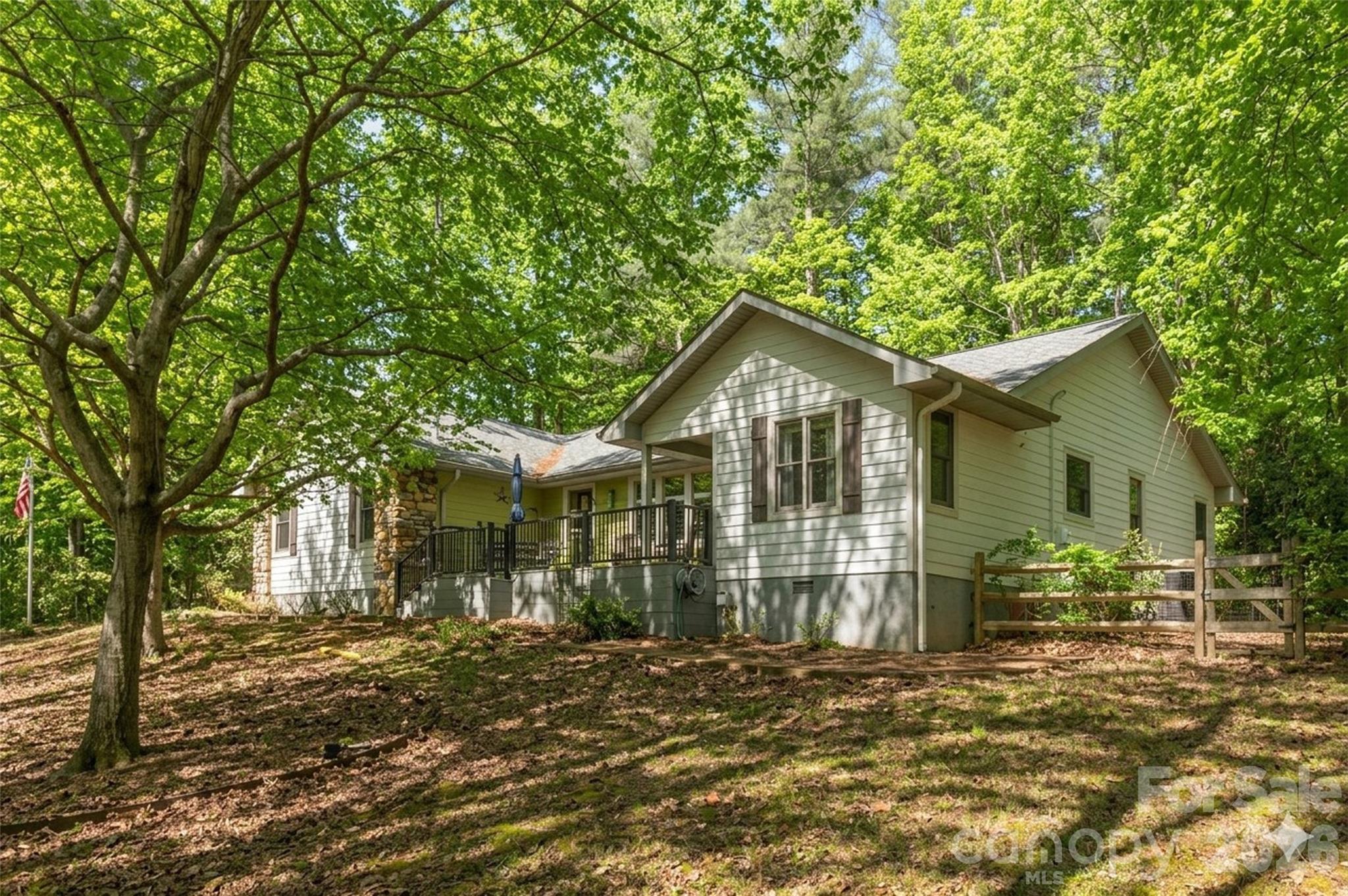 128 Camellia Way — Hendersonville
