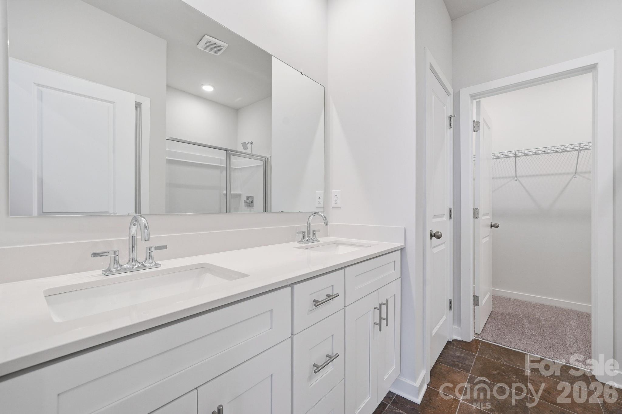 8043 Midas Lane — Locust