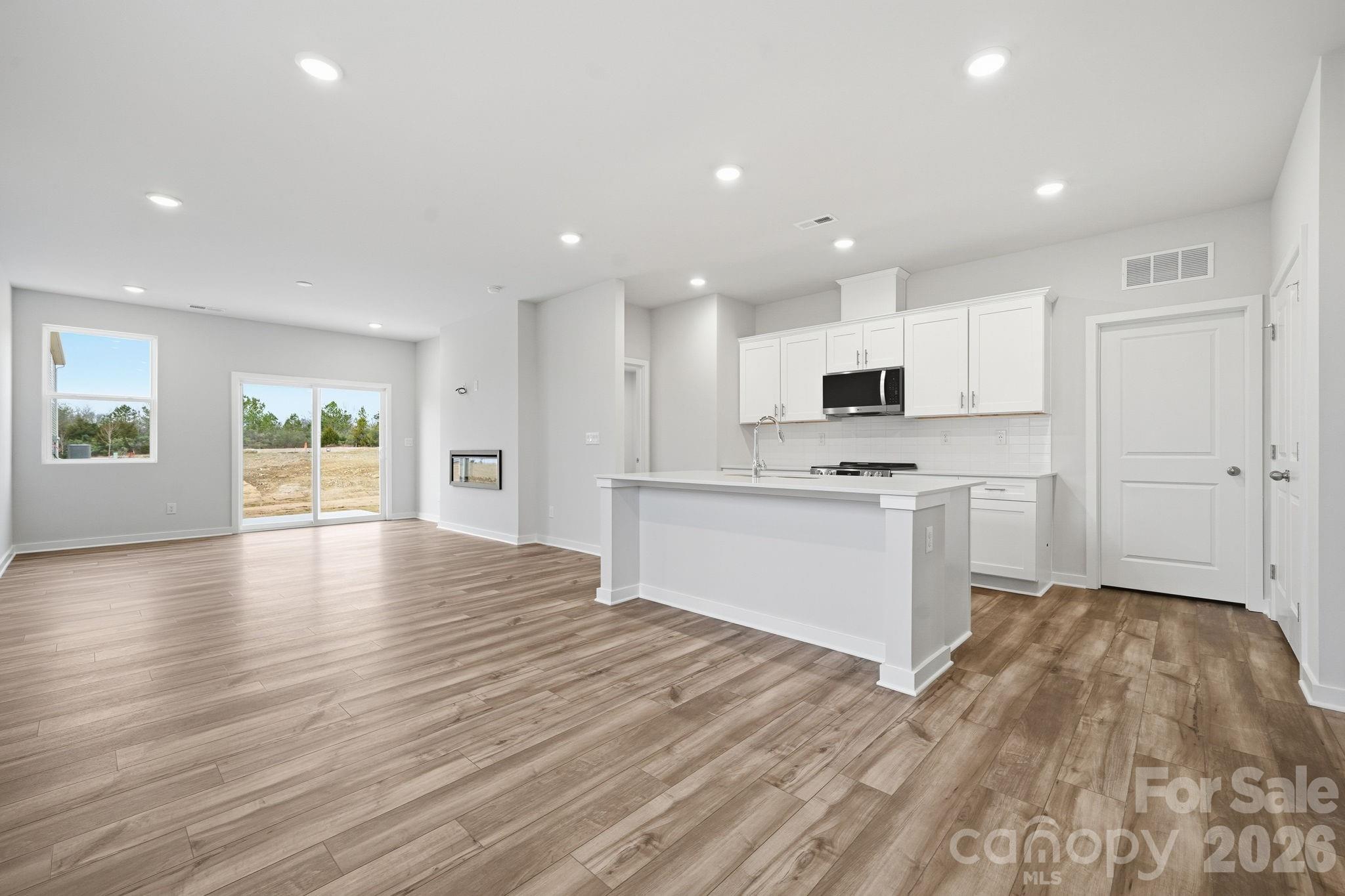 8043 Midas Lane — Locust