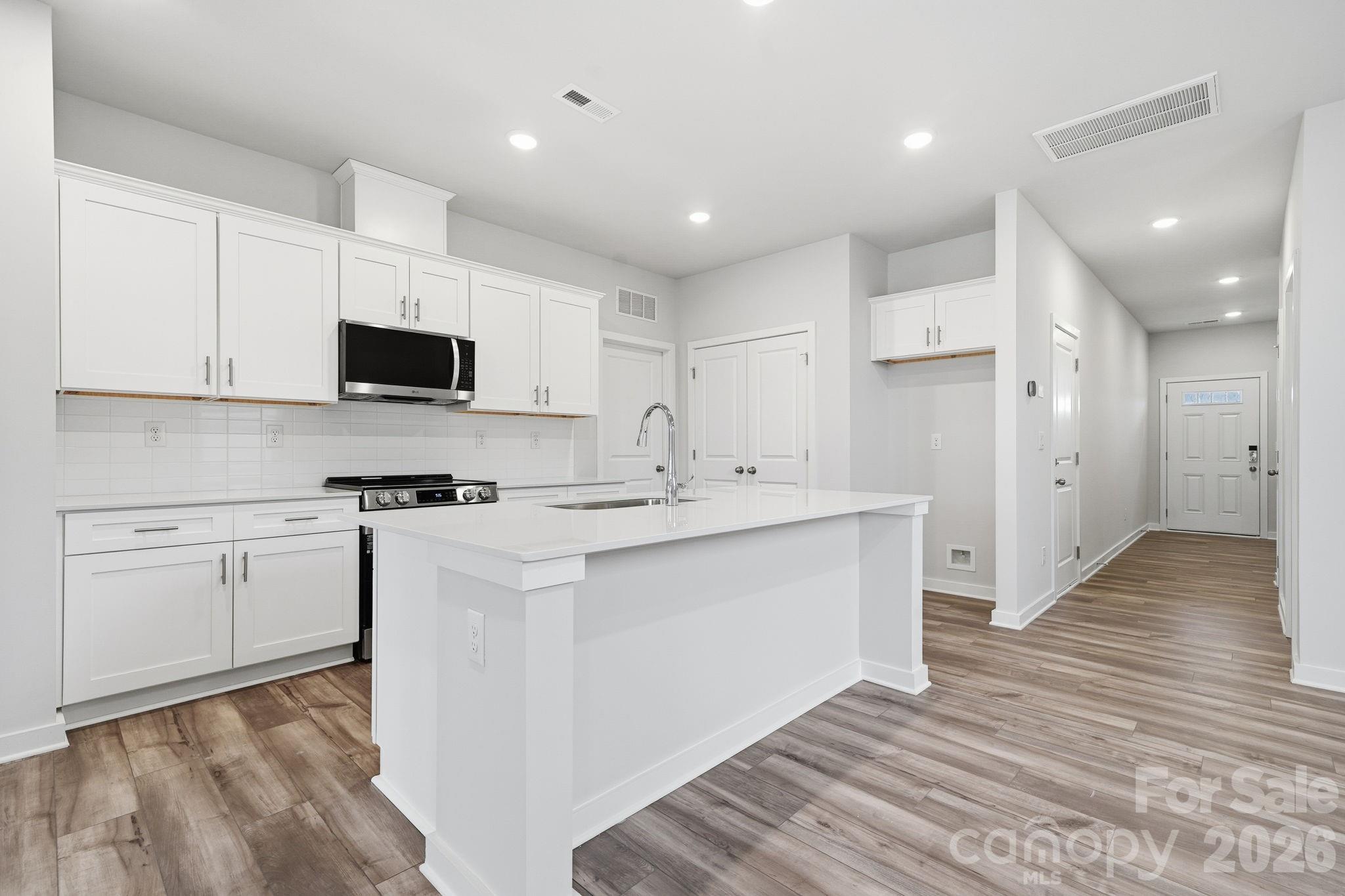 8043 Midas Lane — Locust
