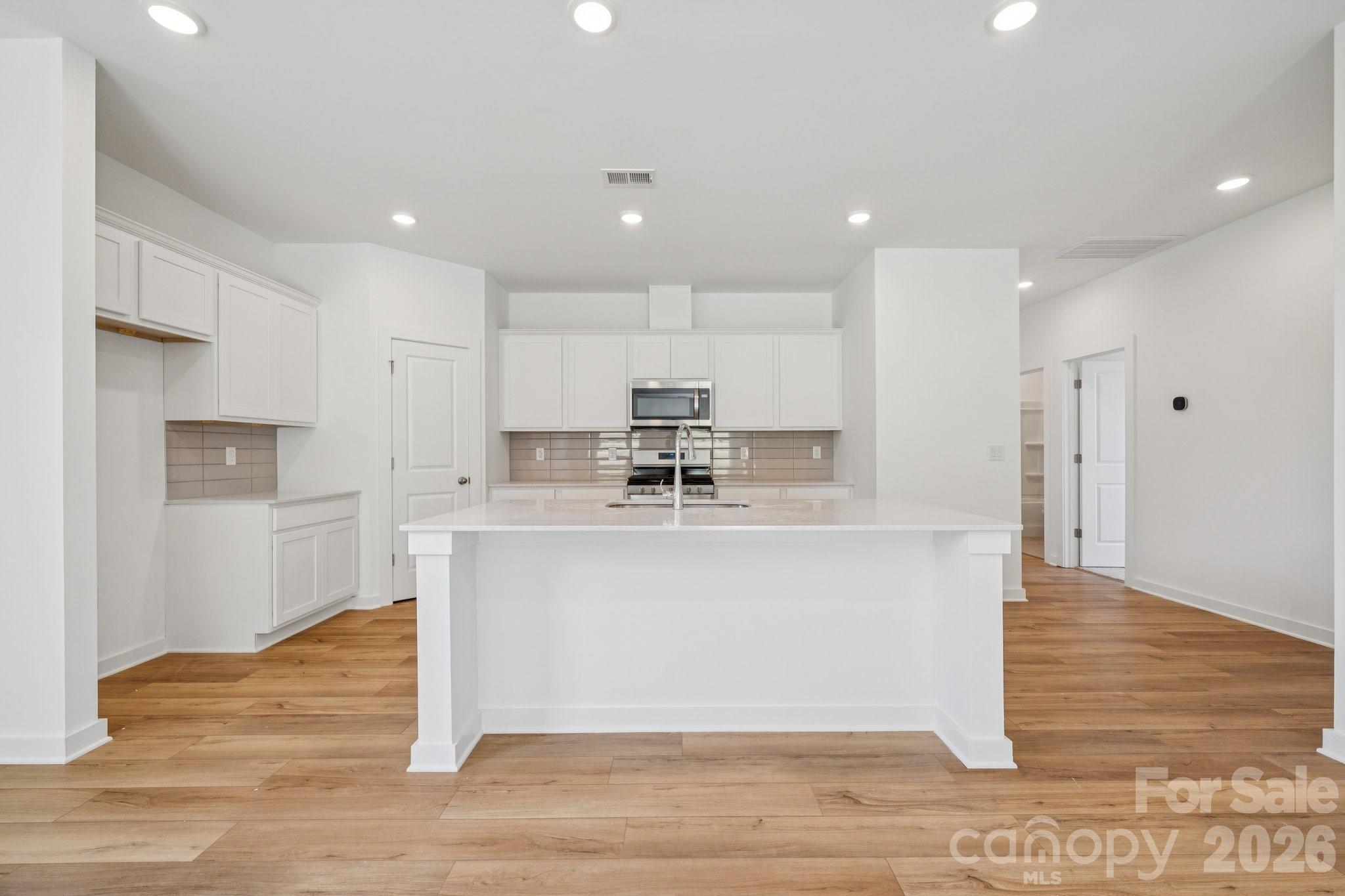 8051 Midas Lane — Locust