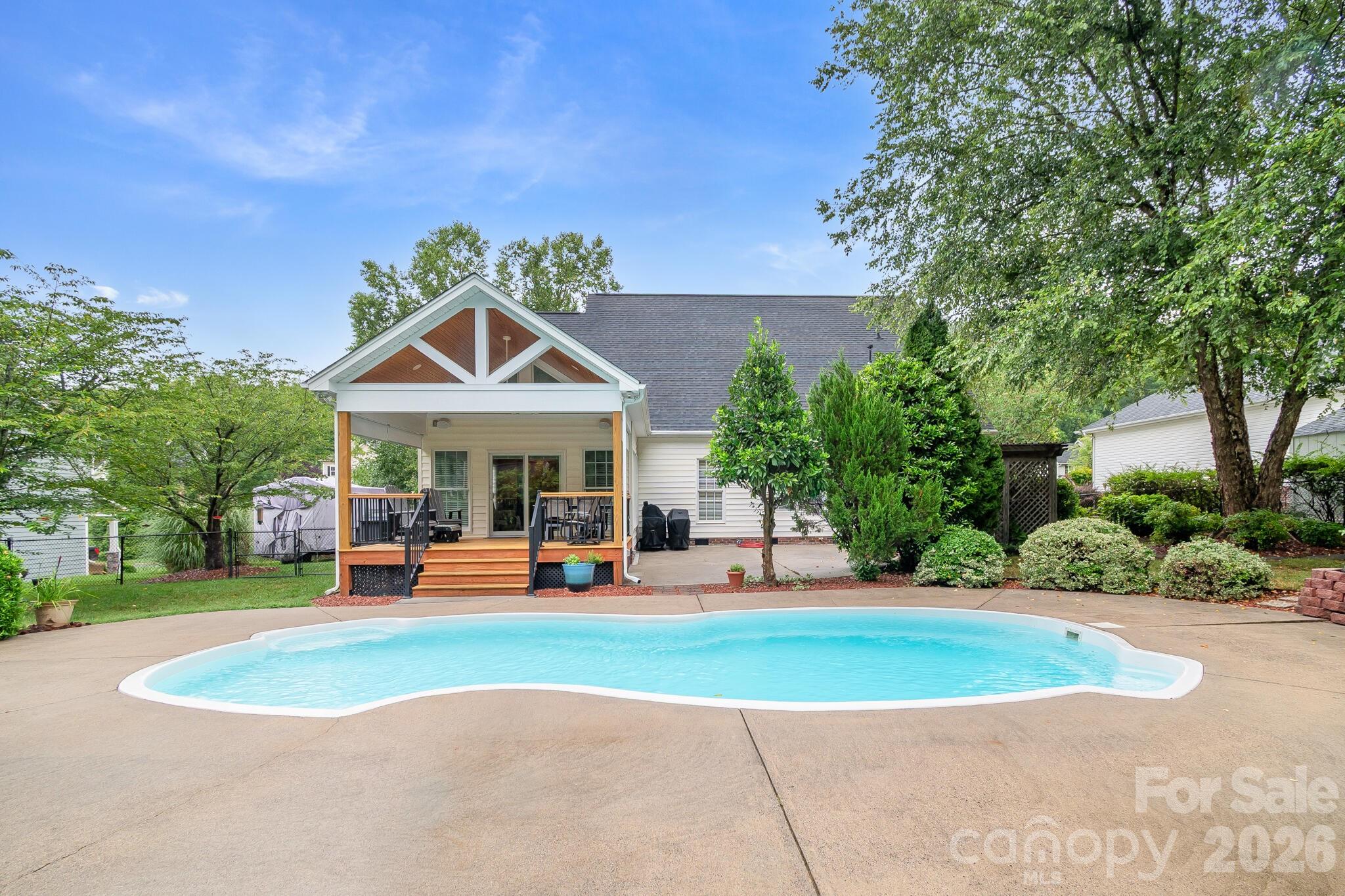 209 SouthFork Lane — Belmont