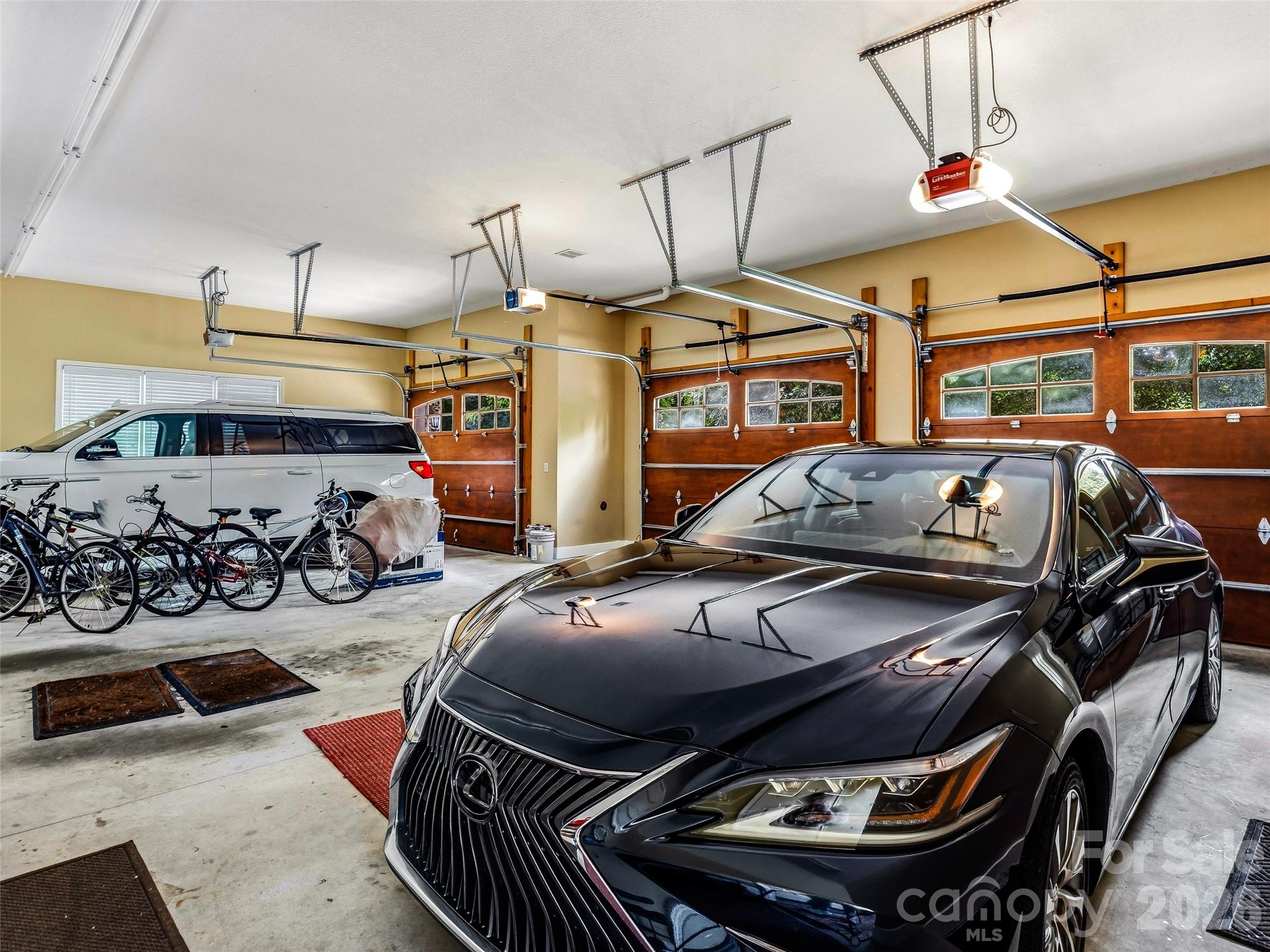 280 Walnut Hollow Road — Brevard
