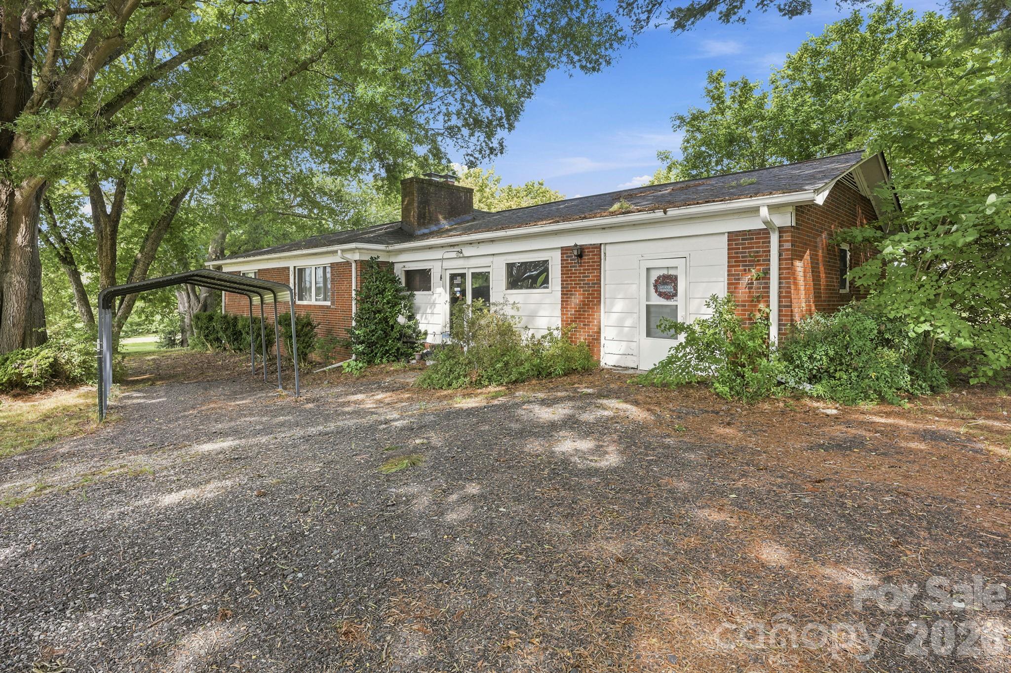 601 Faith Road — Mooresville