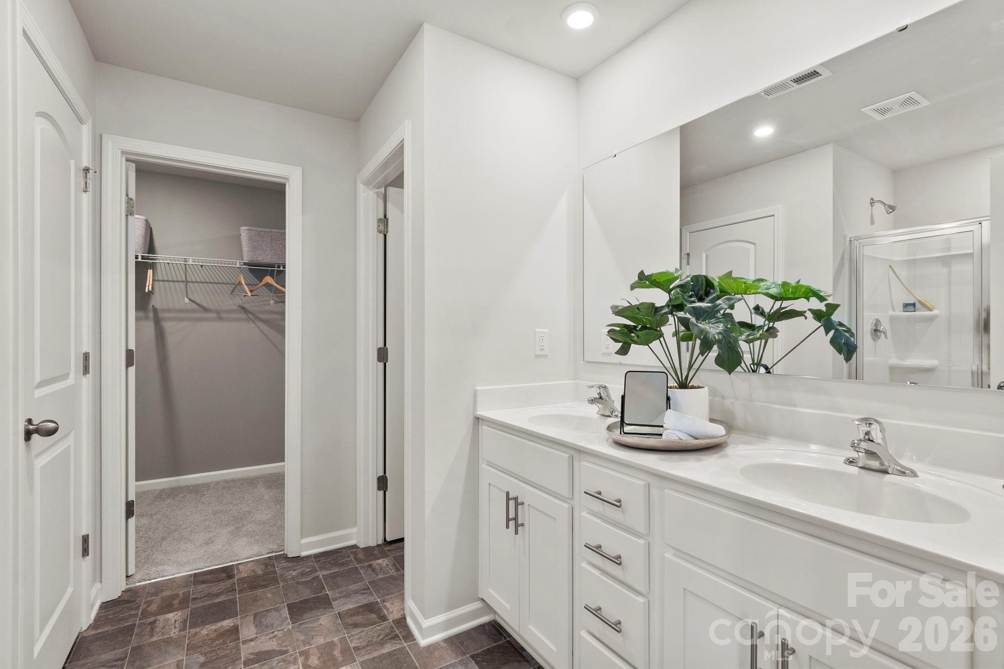 8059 Midas Lane — Locust