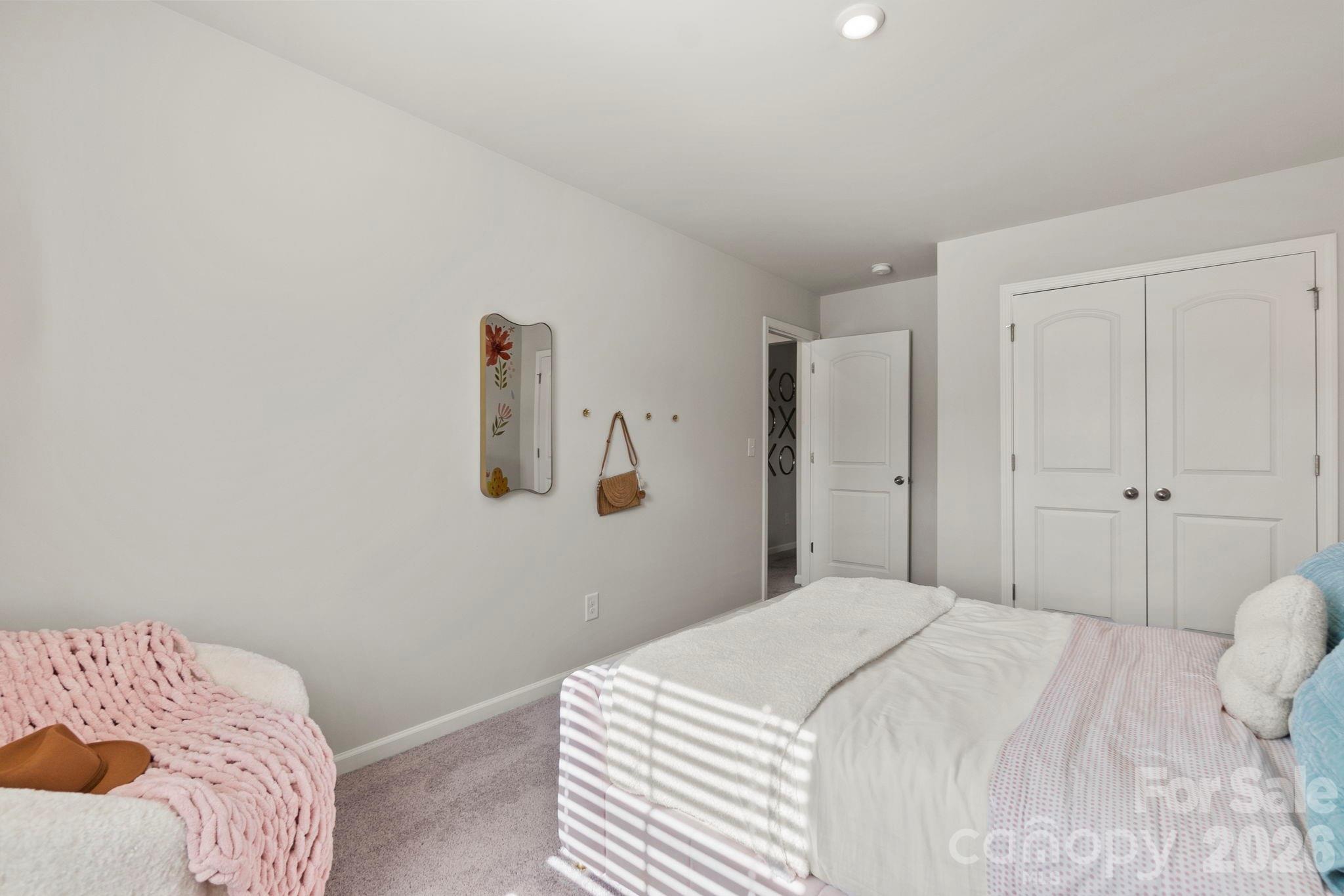 8059 Midas Lane — Locust