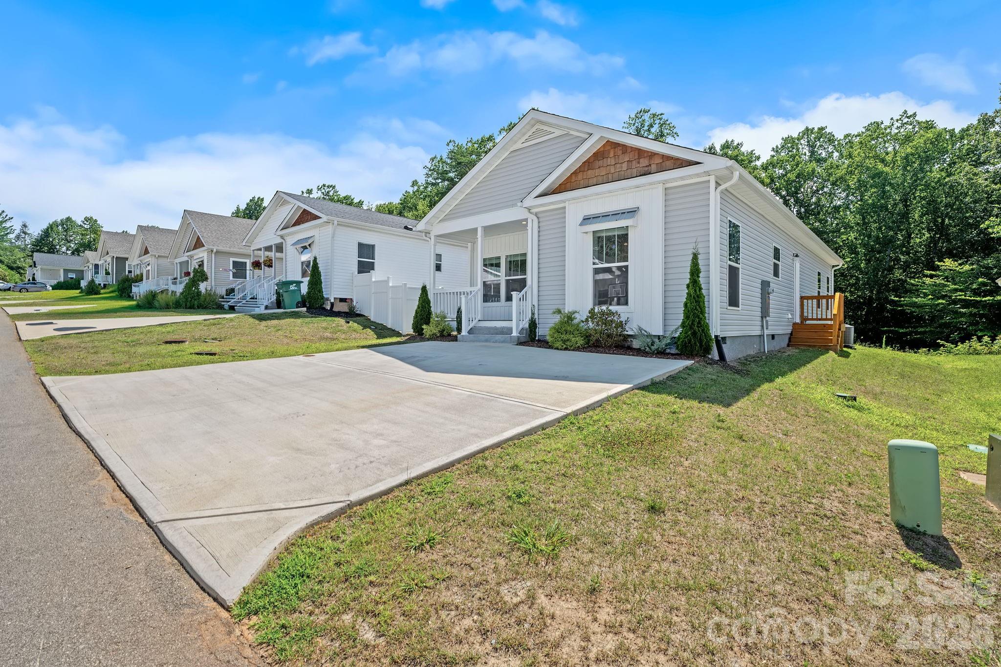 128 Bellamy Road — Asheville