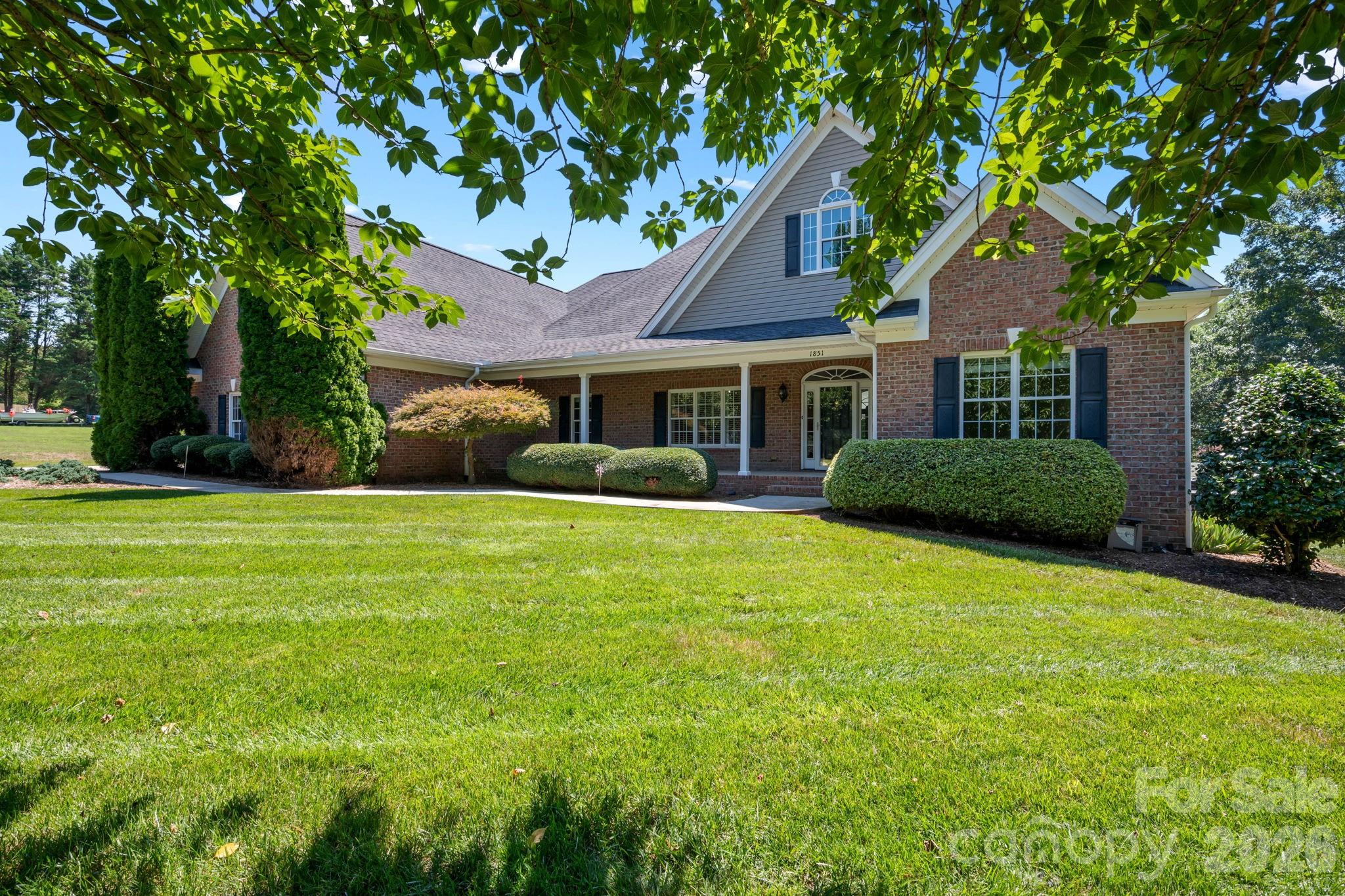 1851 29th Avenue Place NE — Hickory