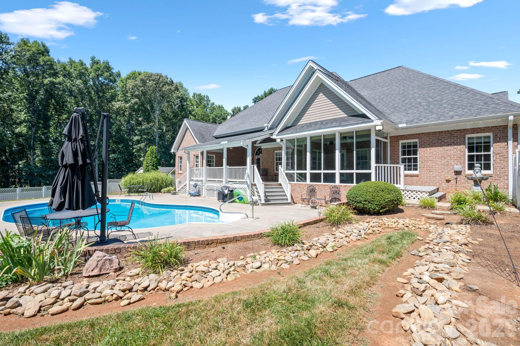 1851 29th Avenue Place NE — Hickory