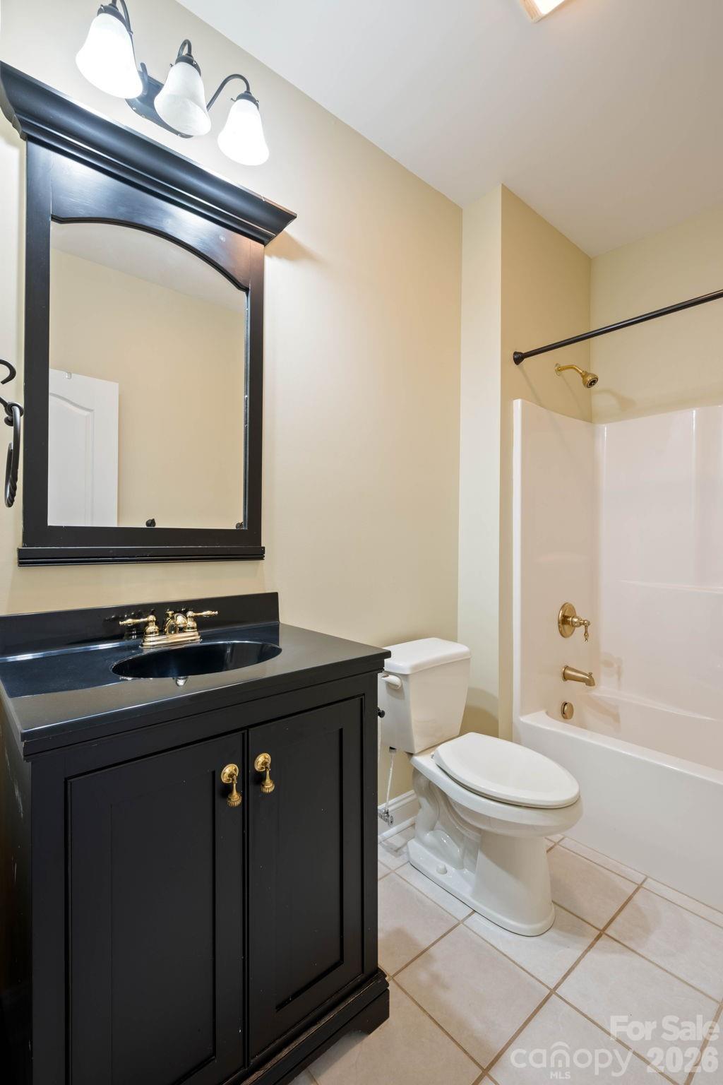 1851 29th Avenue Place NE — Hickory