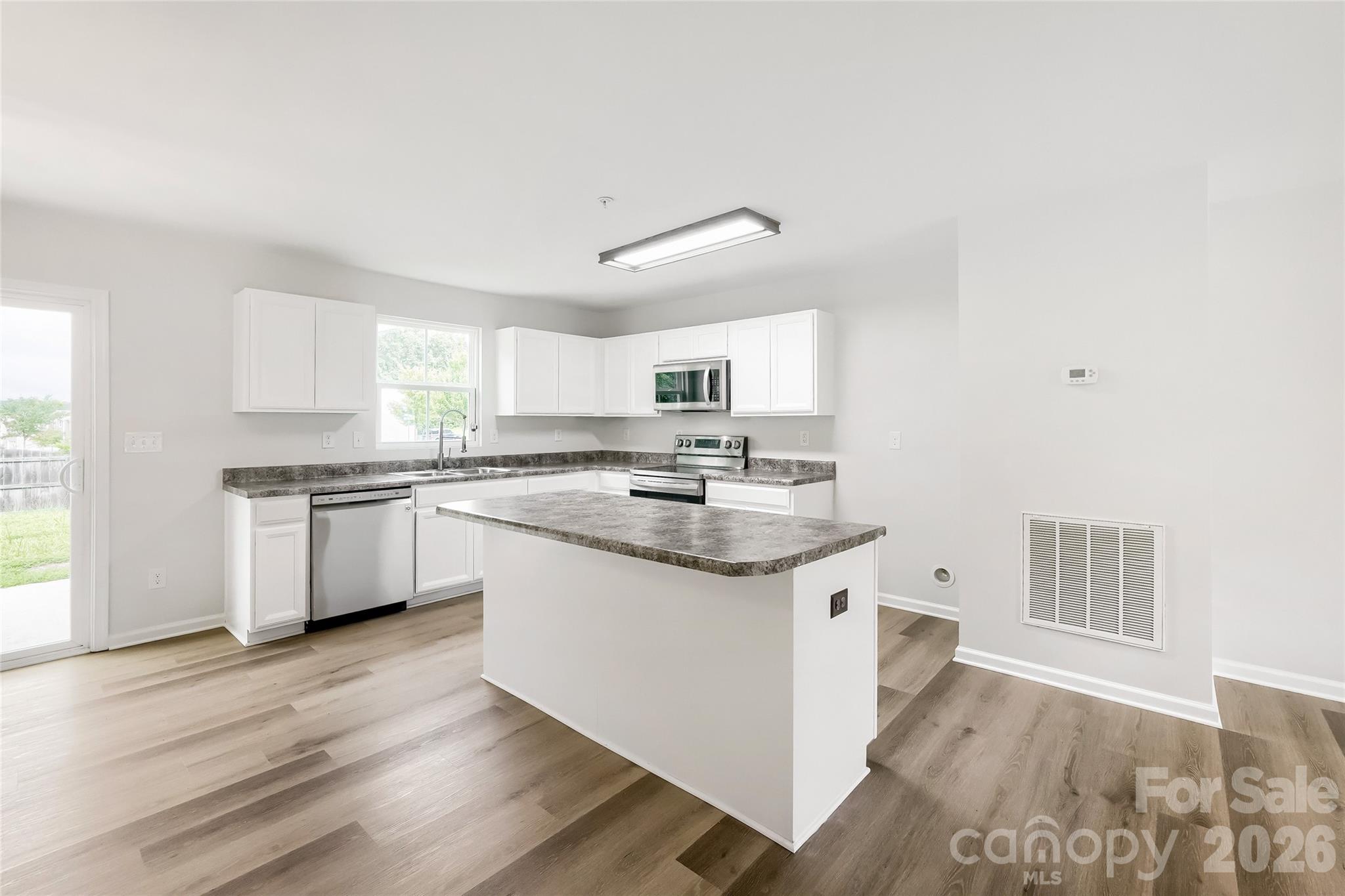 2394 Everton Circle SE — Concord