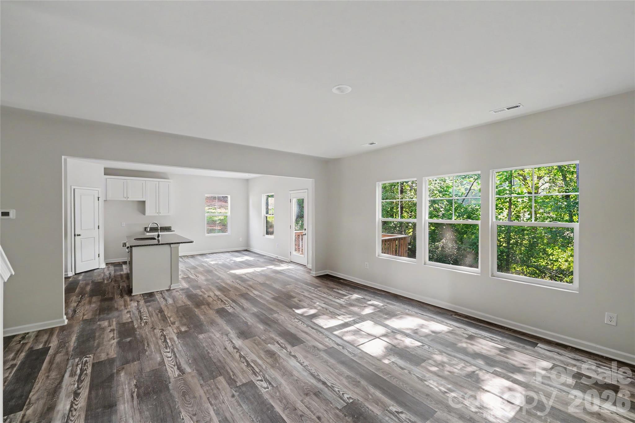 5146 Mark Drive NE — Hickory