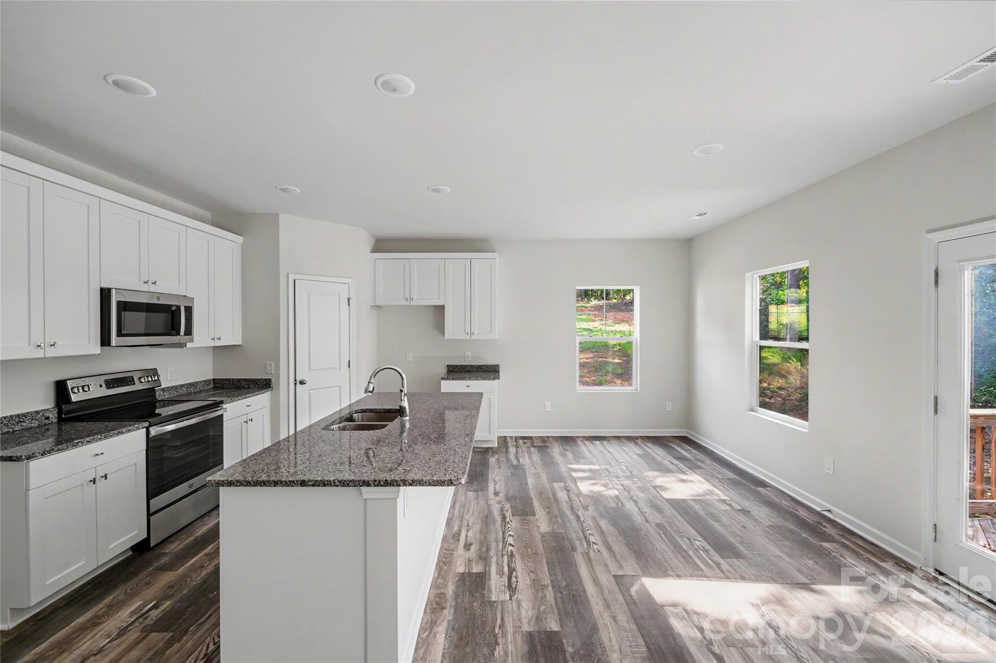 5146 Mark Drive NE — Hickory